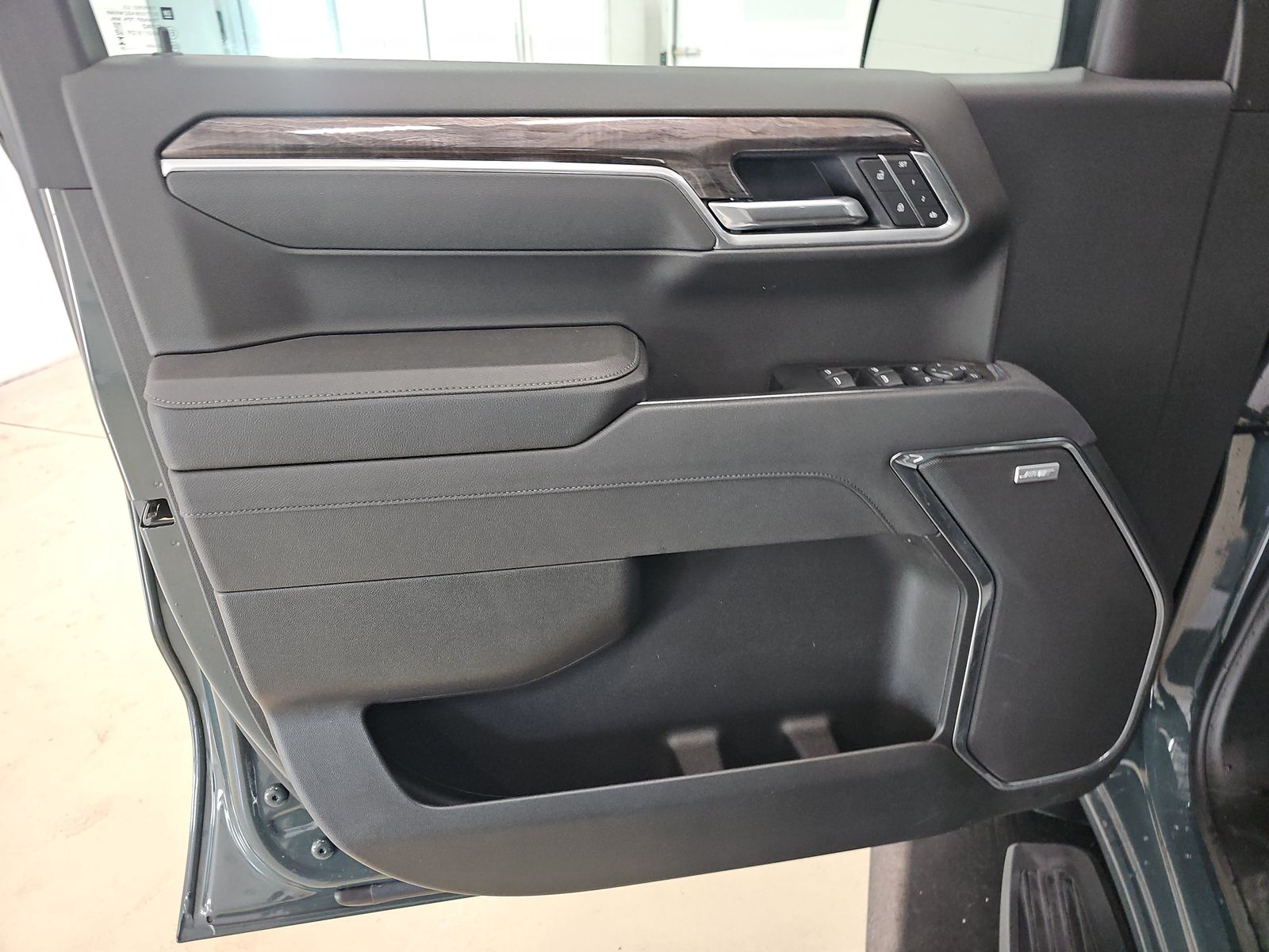 2025 Chevrolet Silverado 1500 LTZ AWD