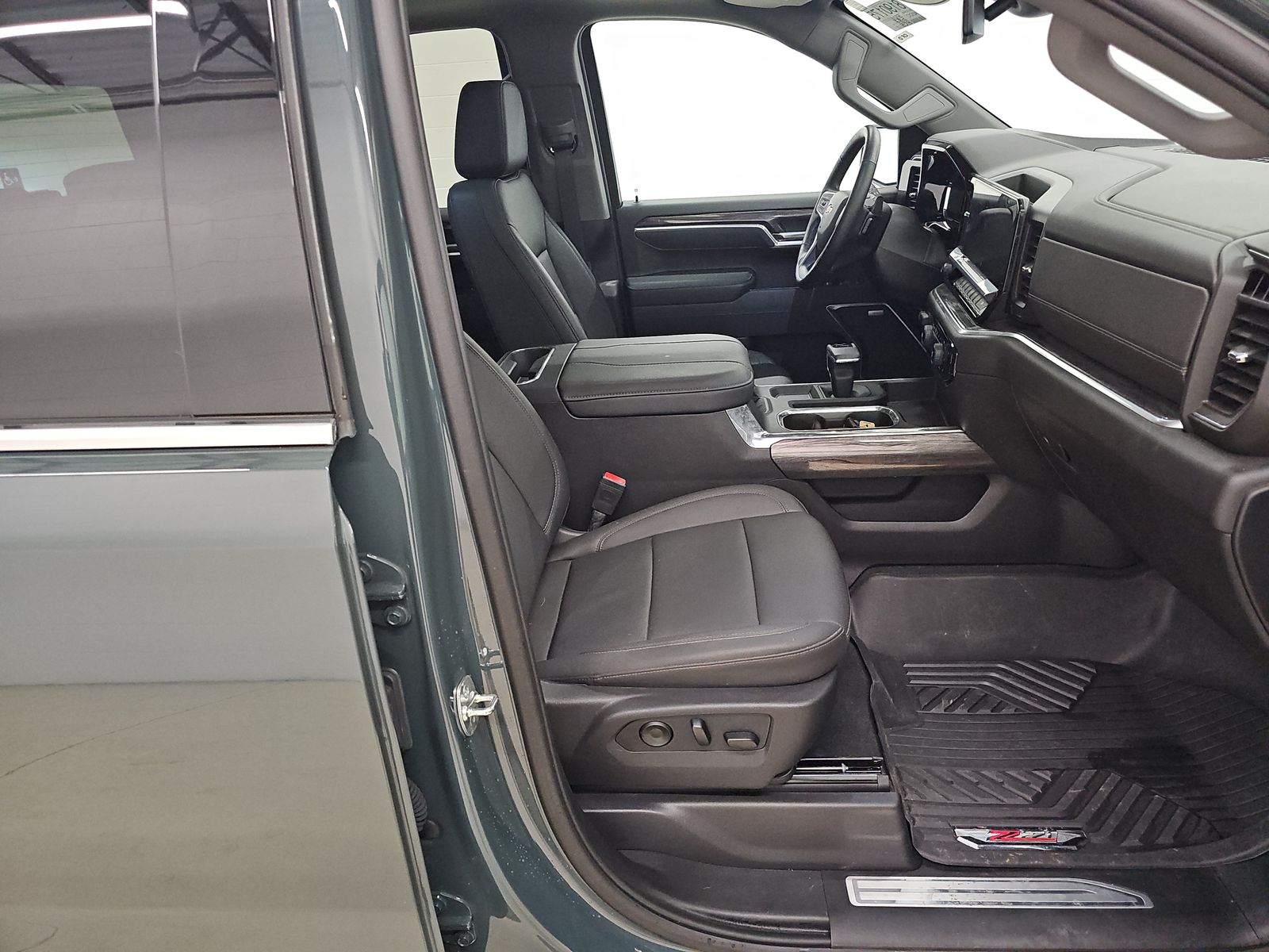 2025 Chevrolet Silverado 1500 LTZ AWD