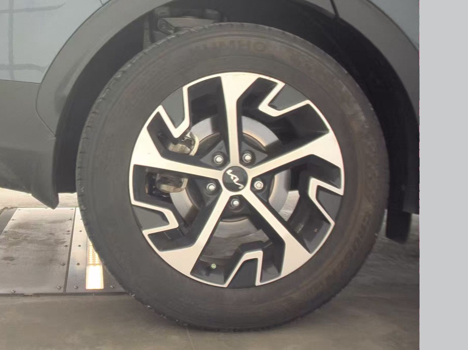 2024 Kia Sportage EX FWD