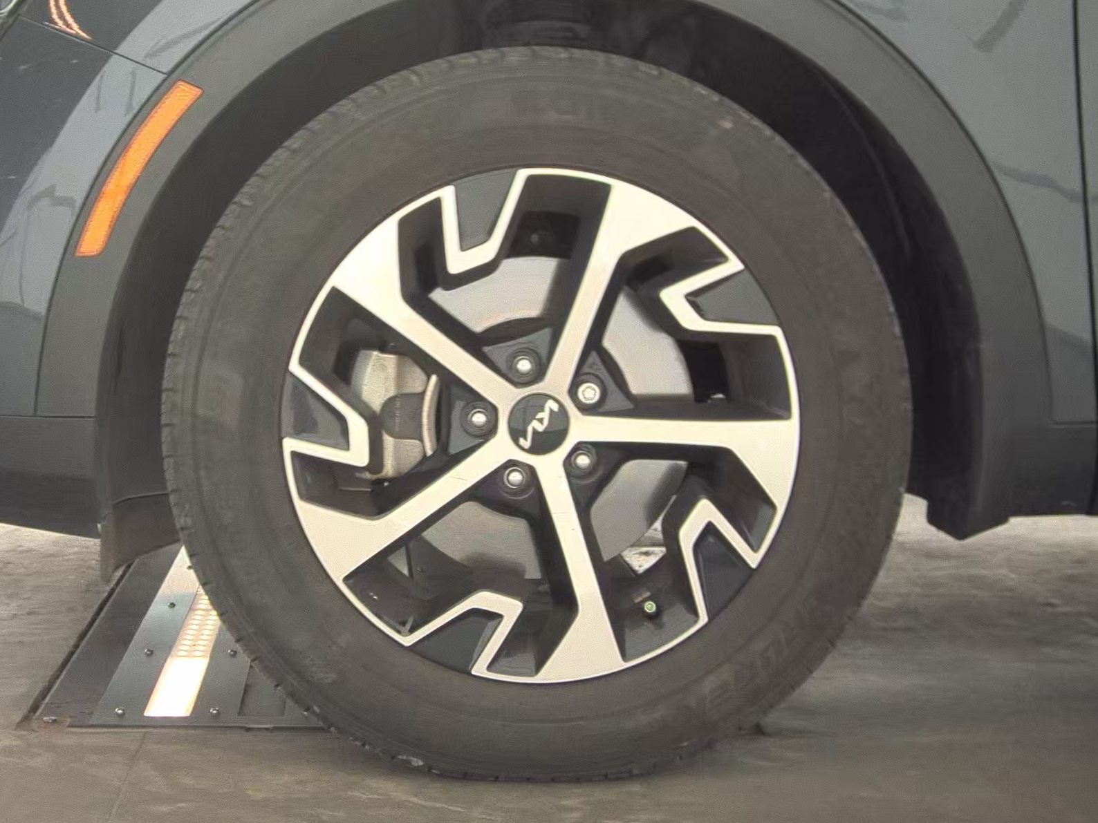 2024 Kia Sportage EX FWD