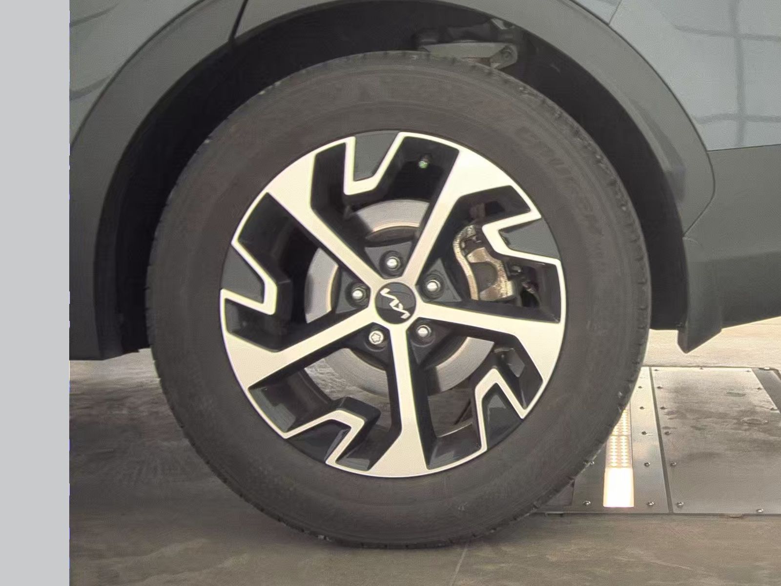 2024 Kia Sportage EX FWD