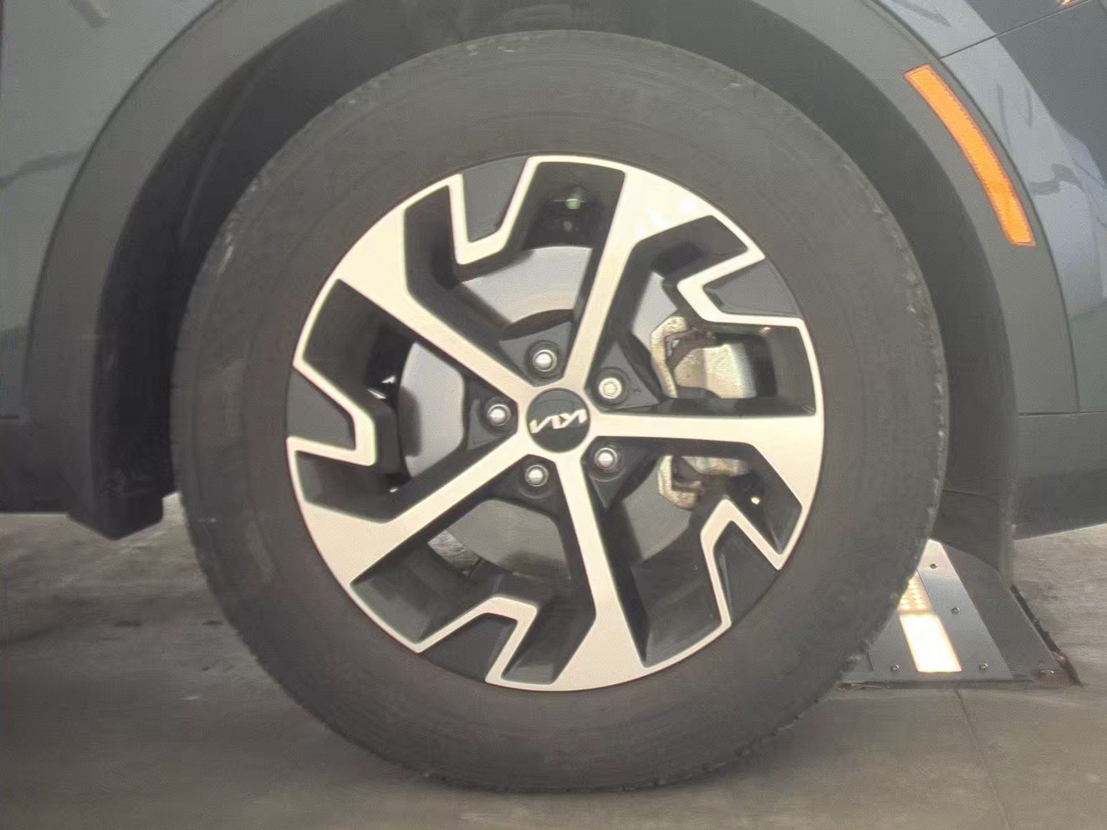 2024 Kia Sportage EX FWD