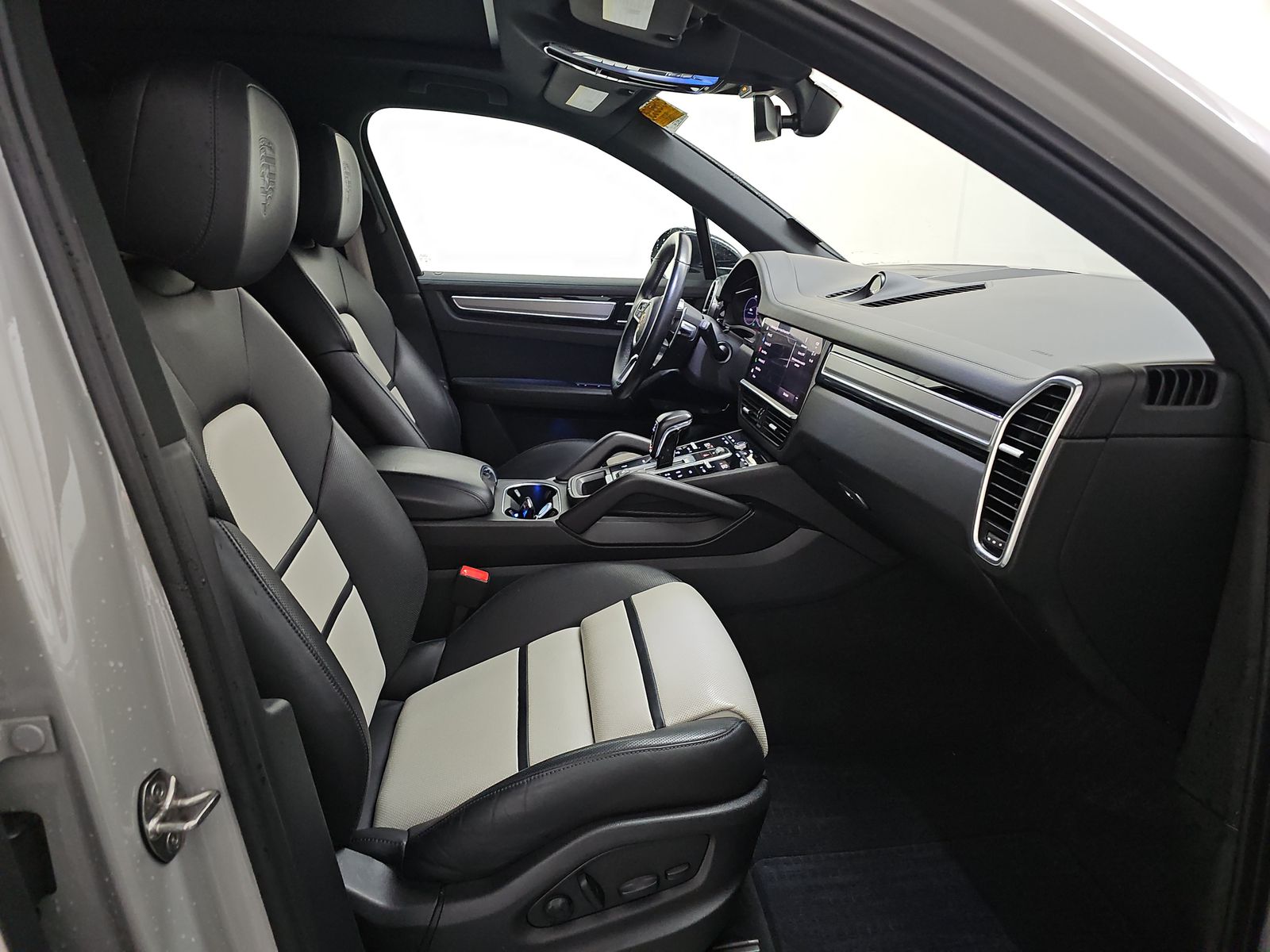 2023 Porsche Cayenne Platinum Edition AWD