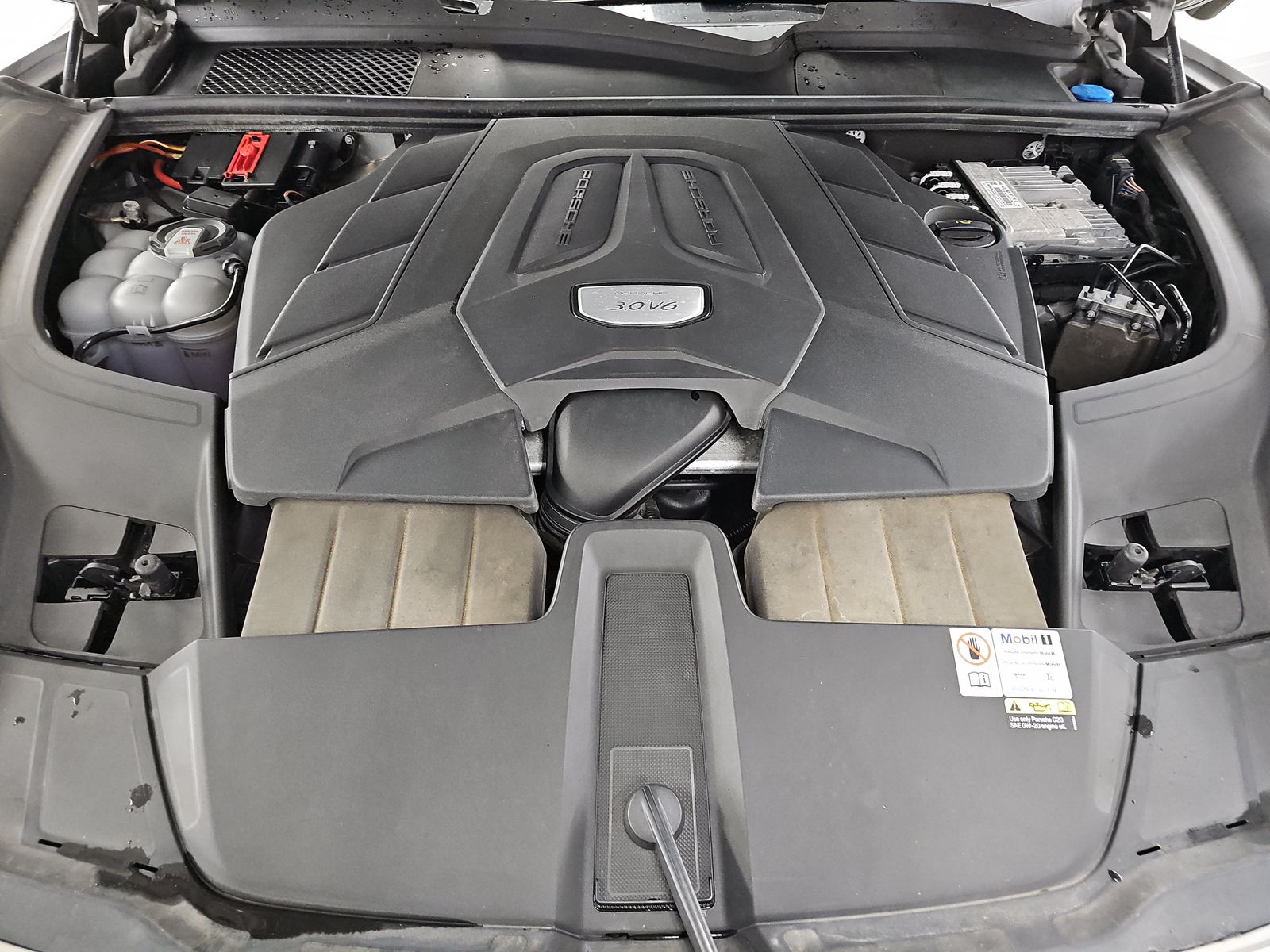 2023 Porsche Cayenne Platinum Edition AWD