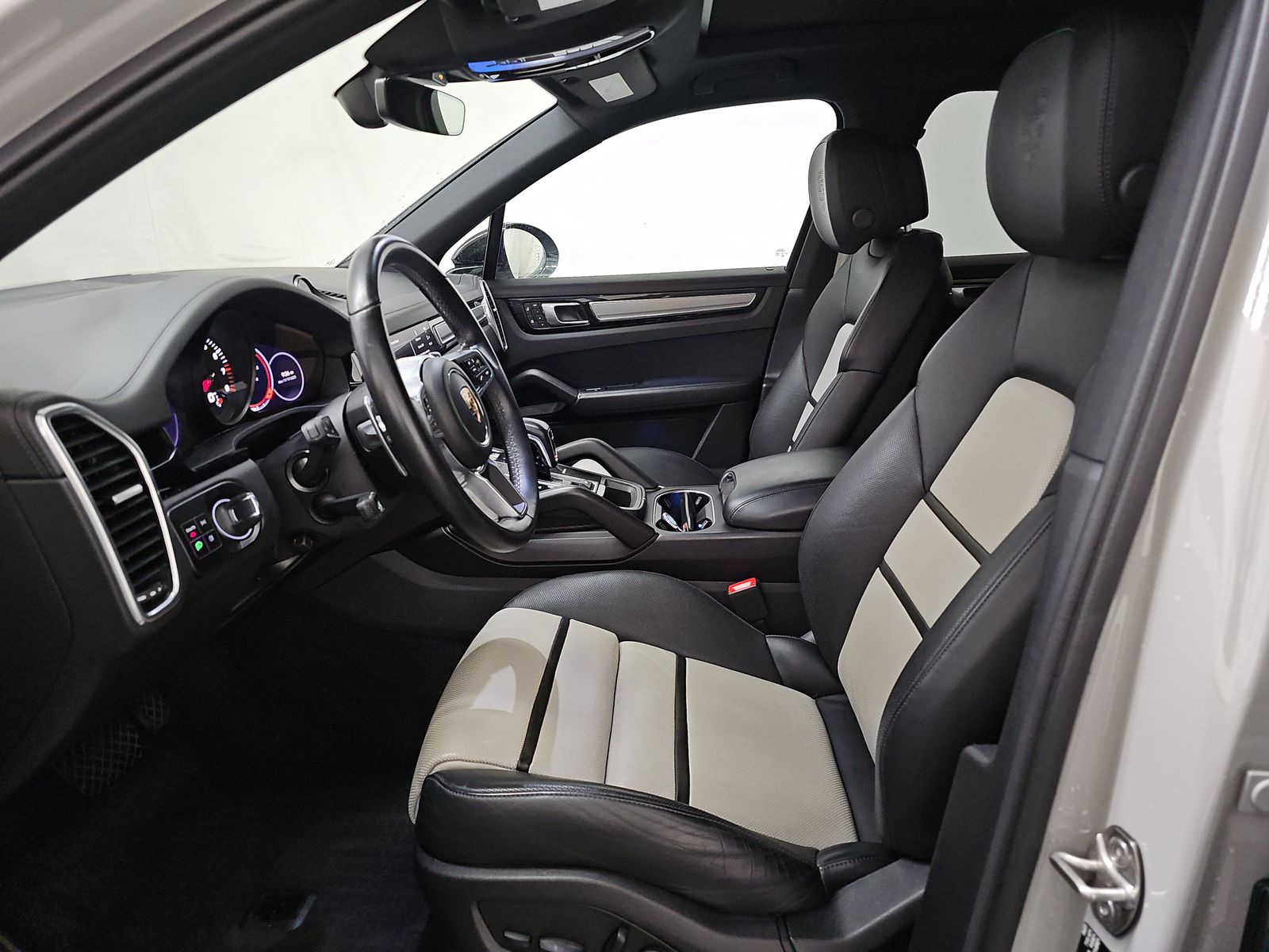 2023 Porsche Cayenne Platinum Edition AWD