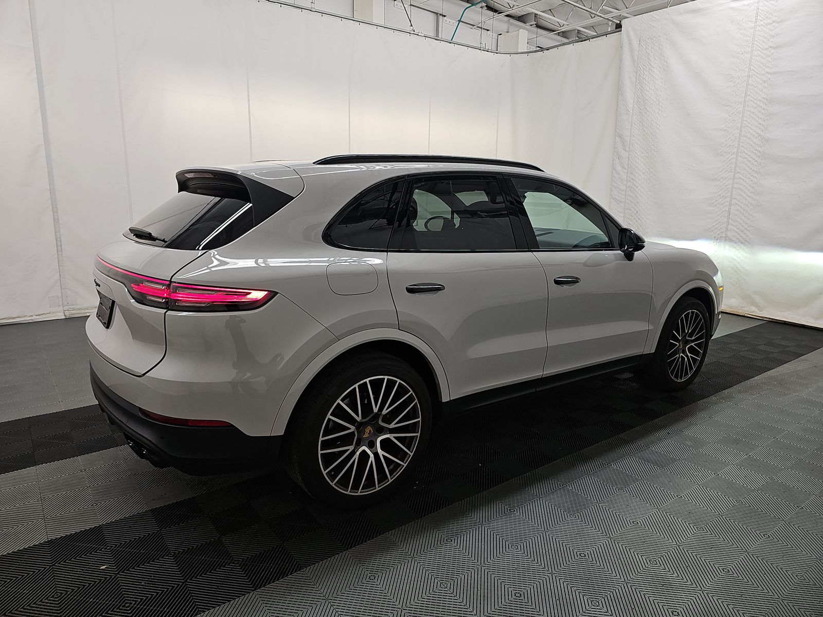 2023 Porsche Cayenne Platinum Edition AWD