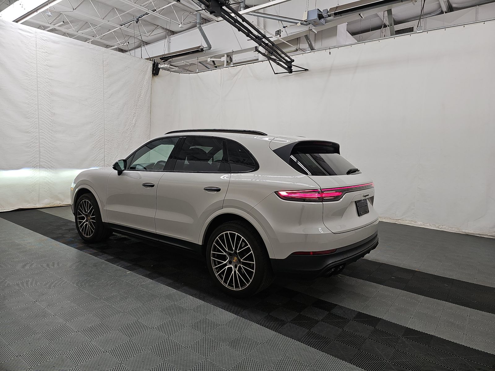 2023 Porsche Cayenne Platinum Edition AWD