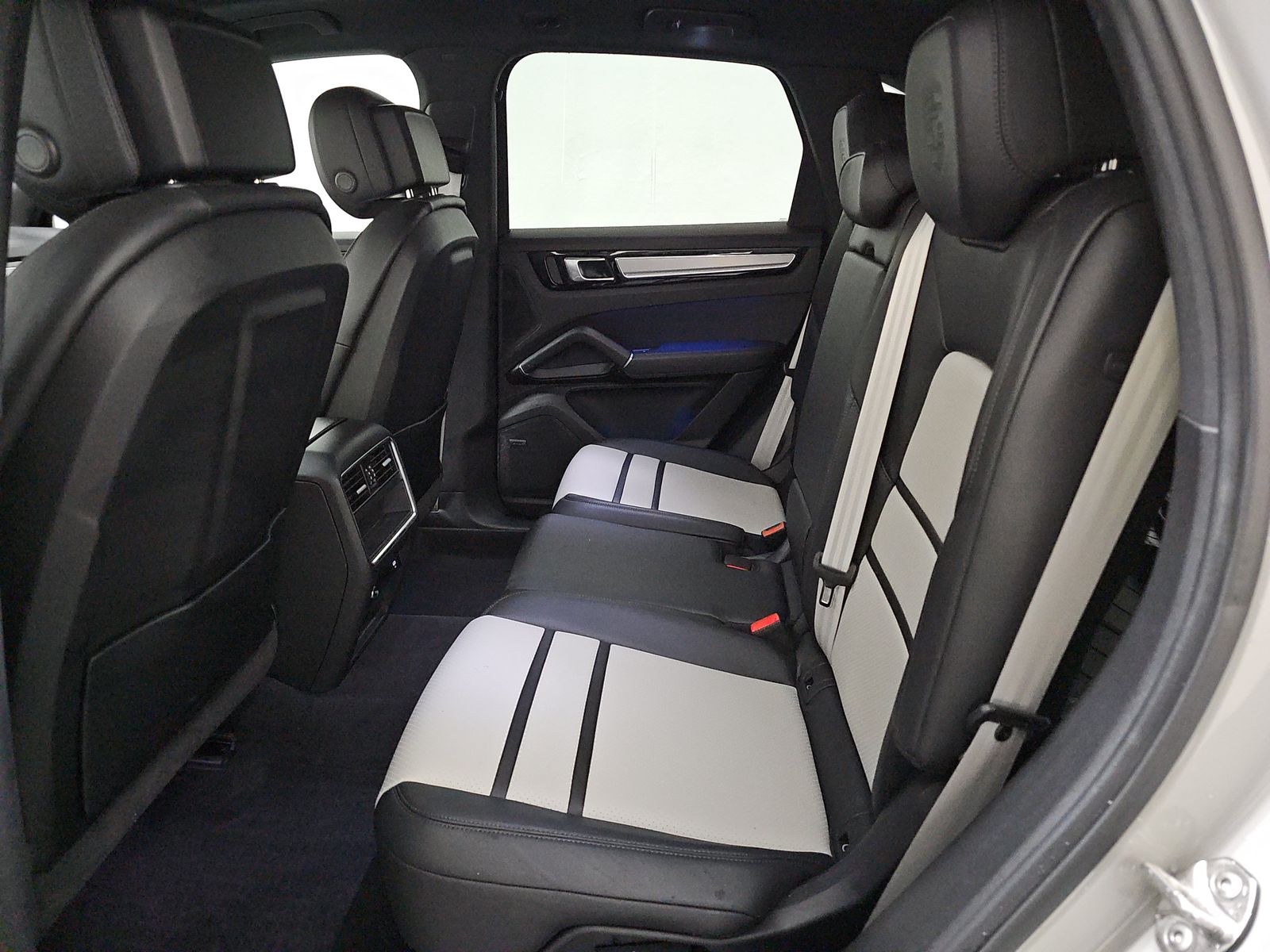 2023 Porsche Cayenne Platinum Edition AWD