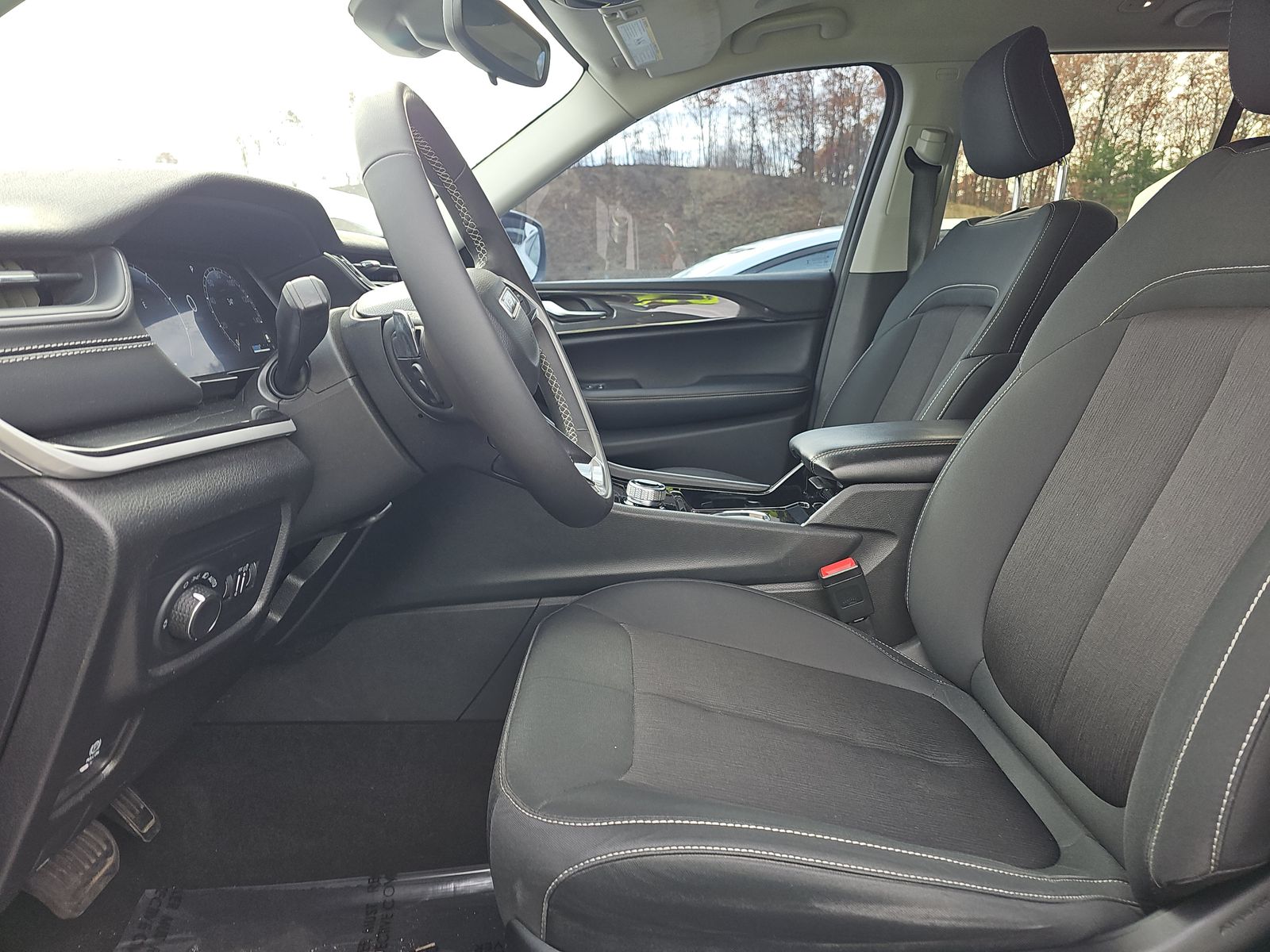 2023 Jeep Grand Cherokee Laredo AWD