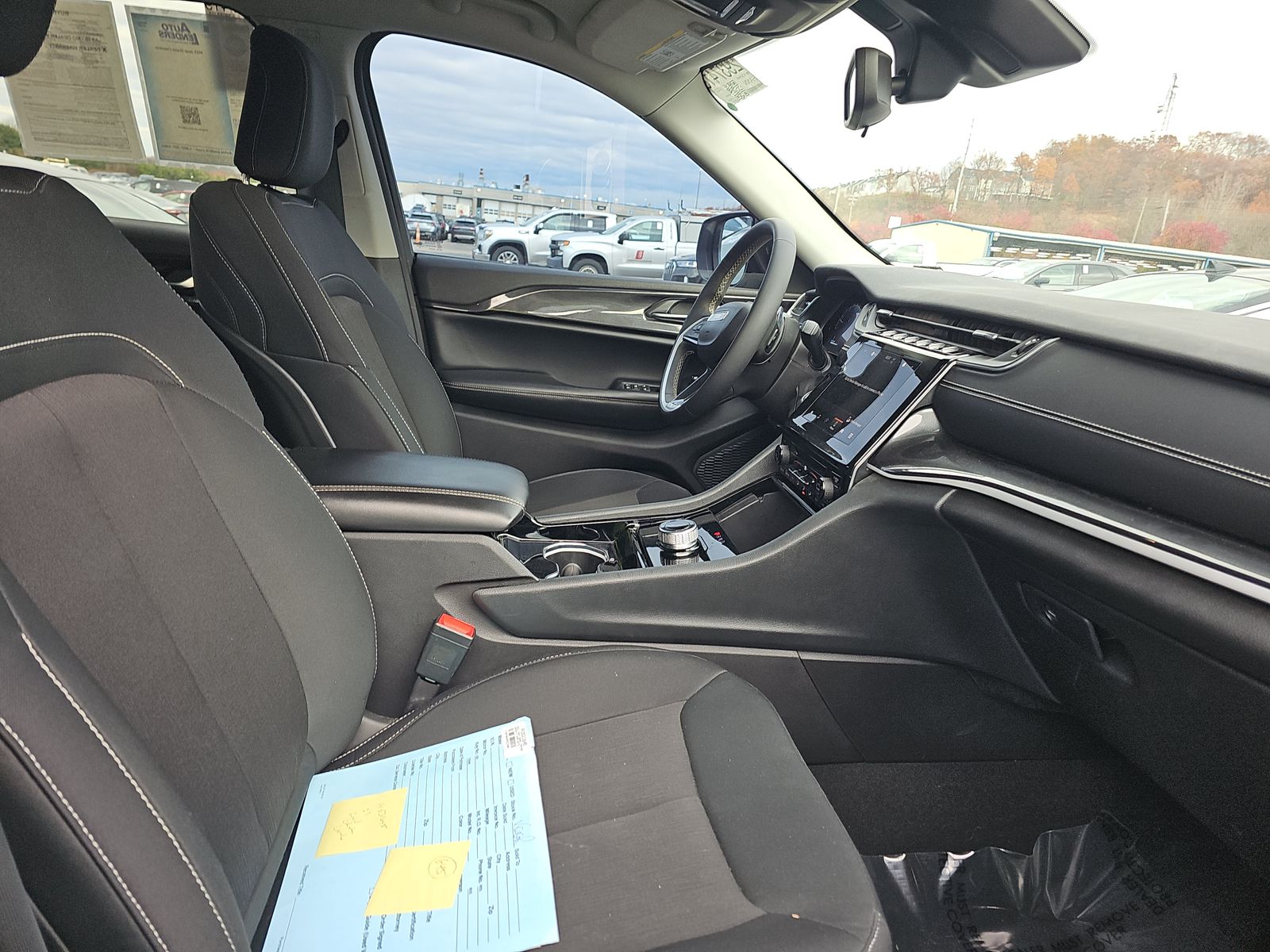 2023 Jeep Grand Cherokee Laredo AWD