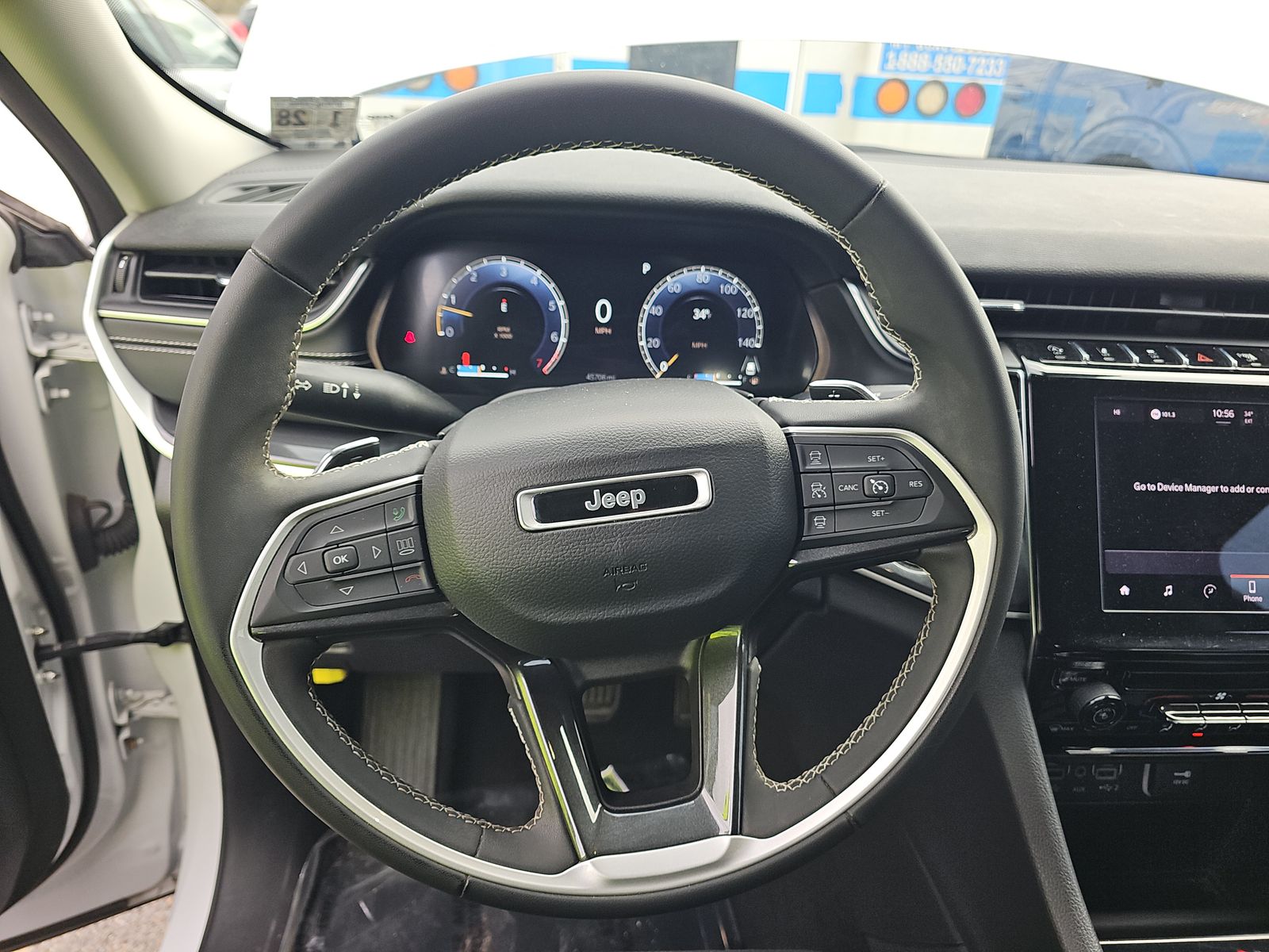 2023 Jeep Grand Cherokee Laredo AWD