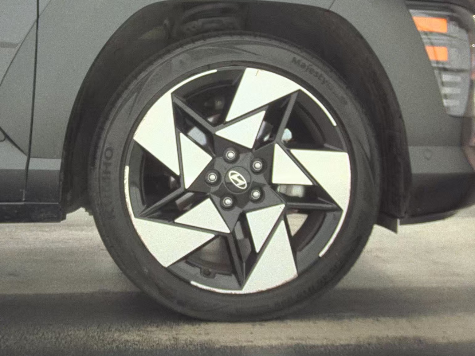 2024 Hyundai Kona Limited FWD