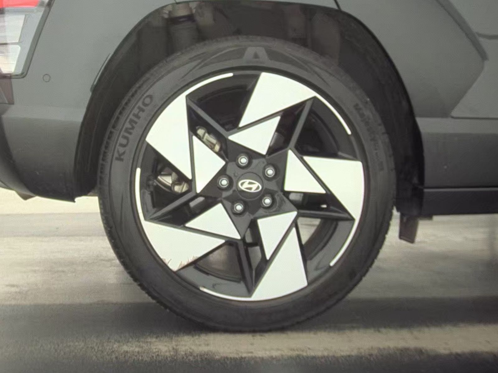 2024 Hyundai Kona Limited FWD