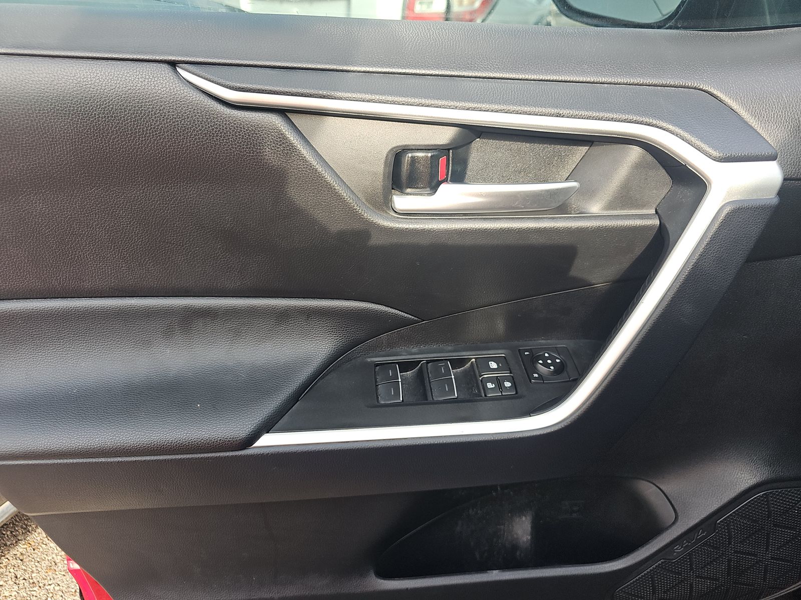 2025 Toyota RAV4 XLE FWD