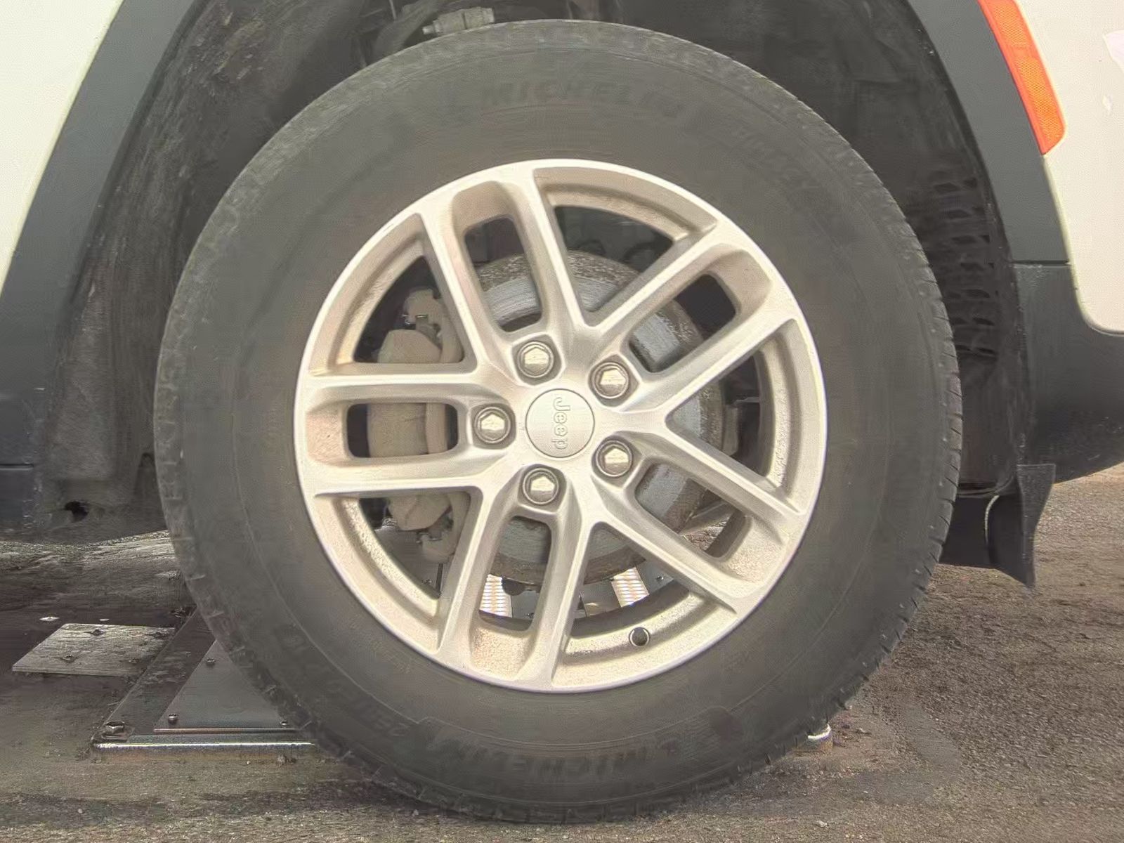 2023 Jeep Grand Cherokee Laredo AWD