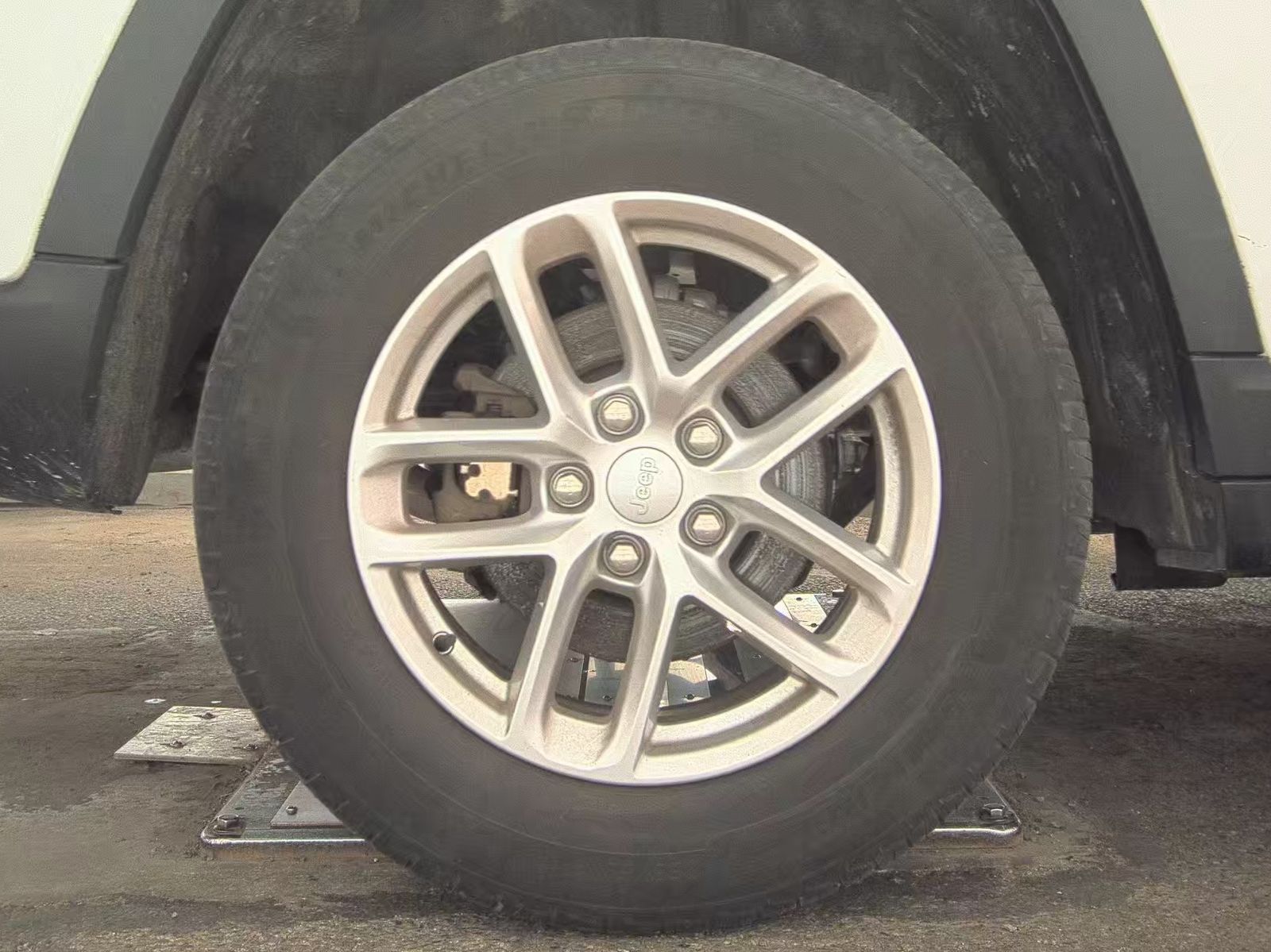 2023 Jeep Grand Cherokee Laredo AWD