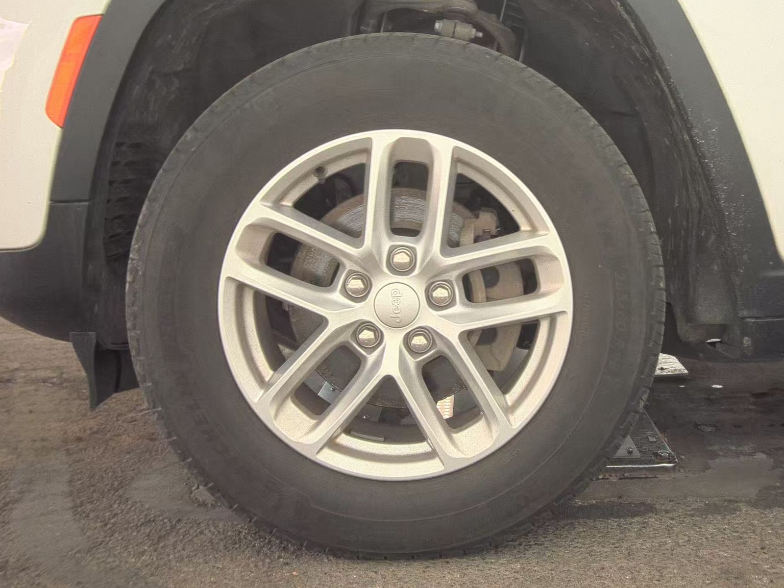 2023 Jeep Grand Cherokee Laredo AWD