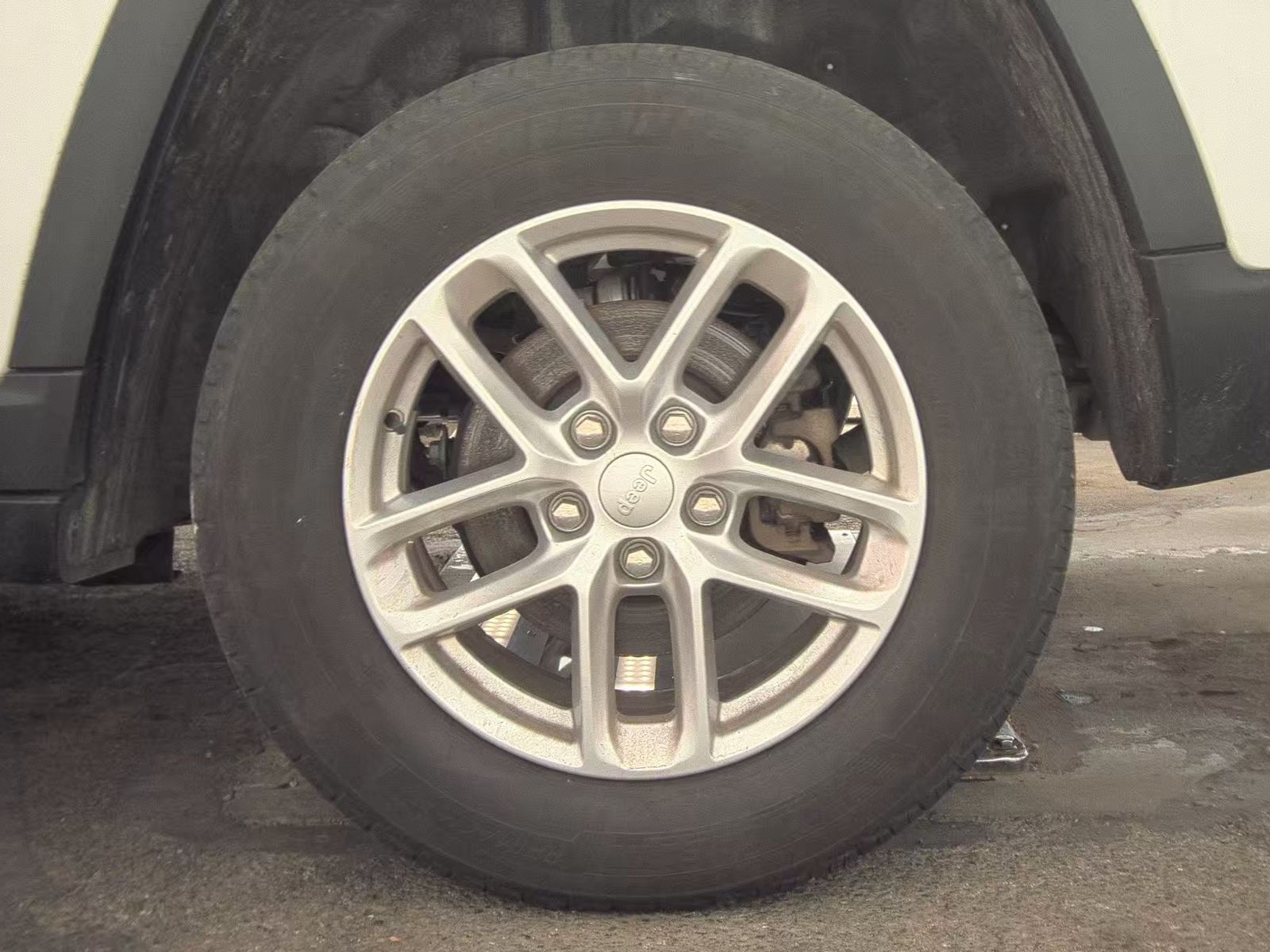 2023 Jeep Grand Cherokee Laredo AWD