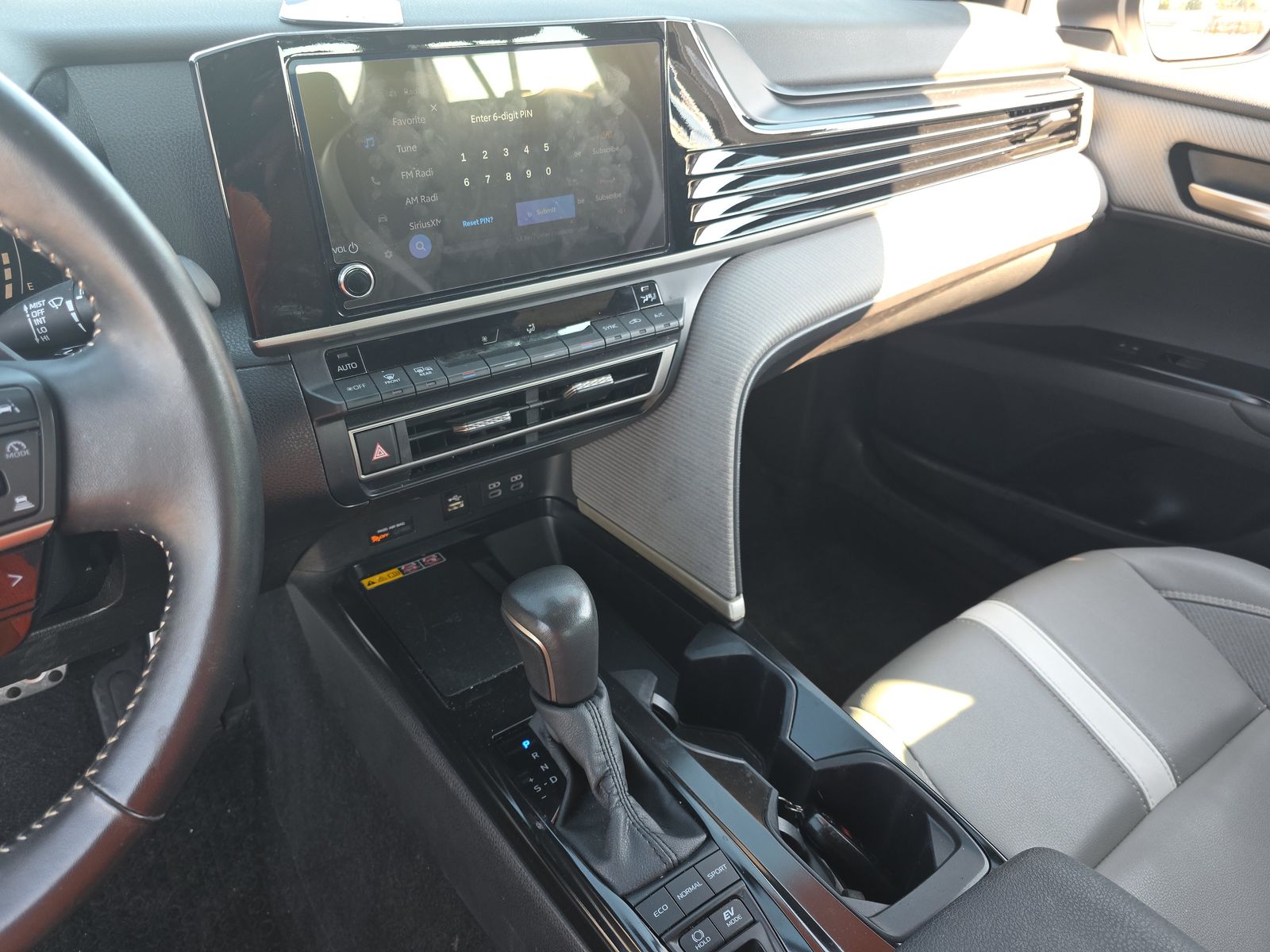 2025 Toyota Camry SE FWD