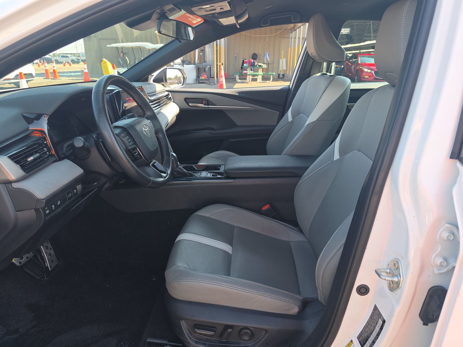 2025 Toyota Camry SE FWD