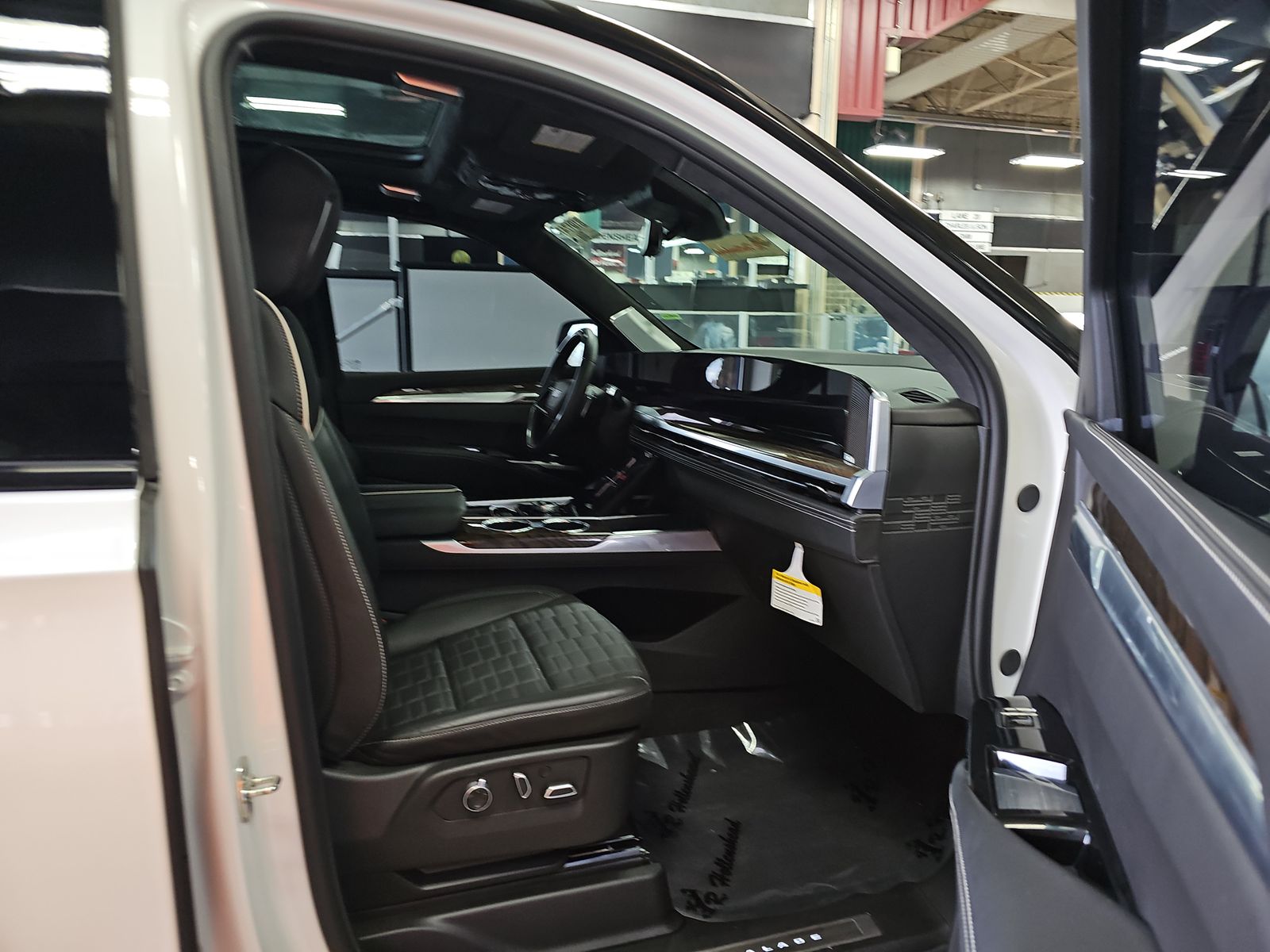 2025 Cadillac Escalade ESV Sport Platinum AWD