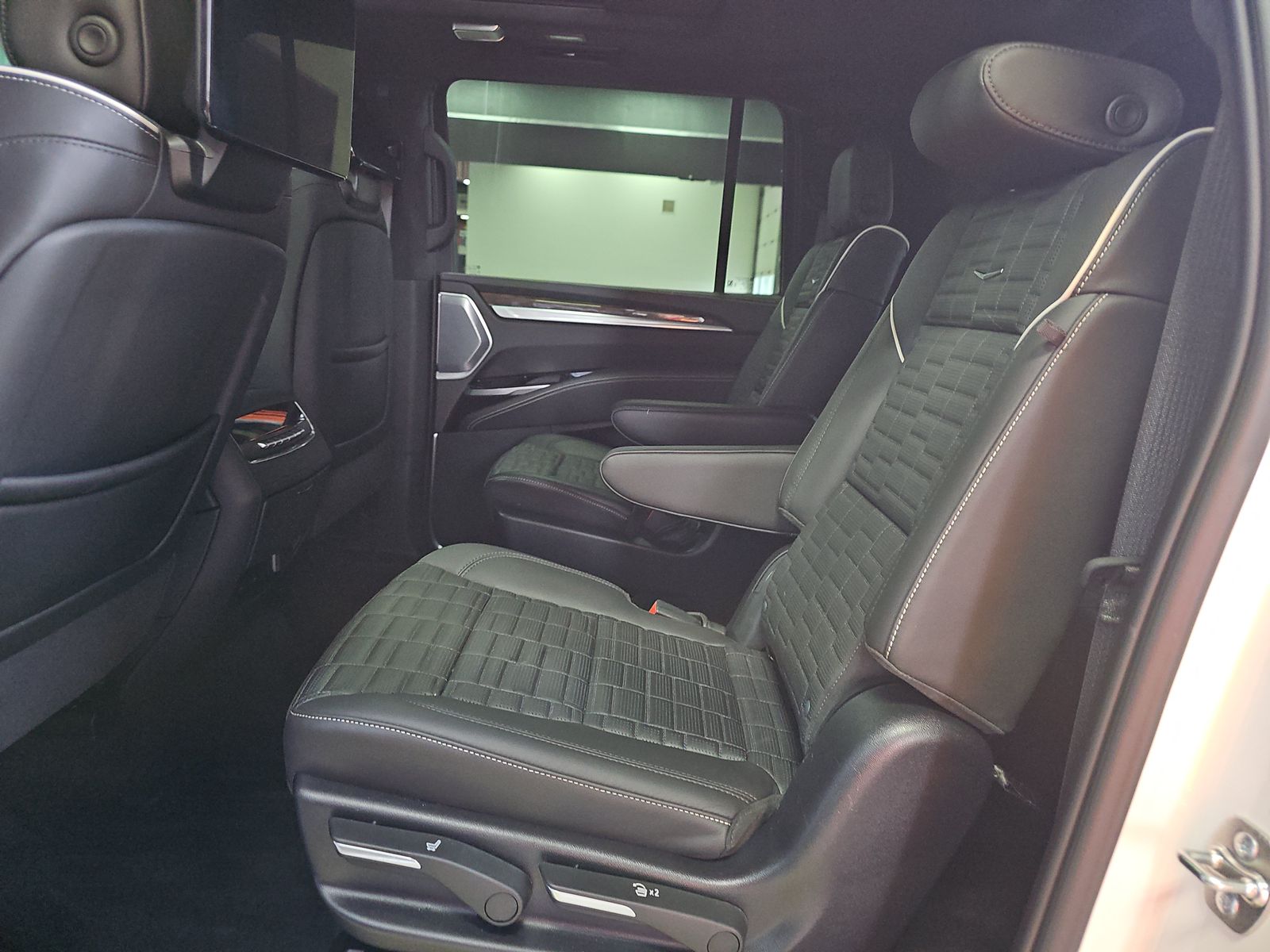 2025 Cadillac Escalade ESV Sport Platinum AWD