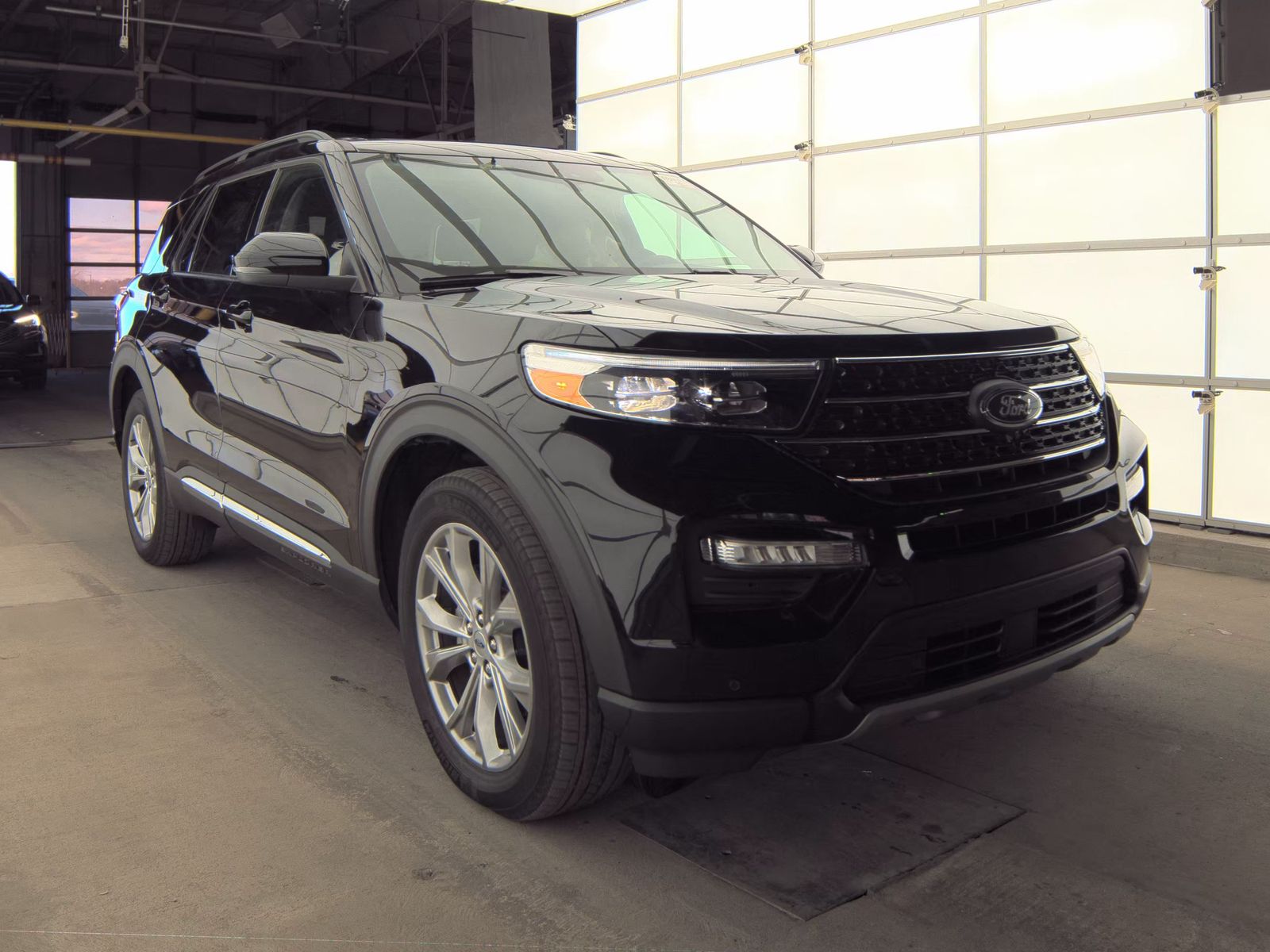 2023 Ford Explorer XLT AWD