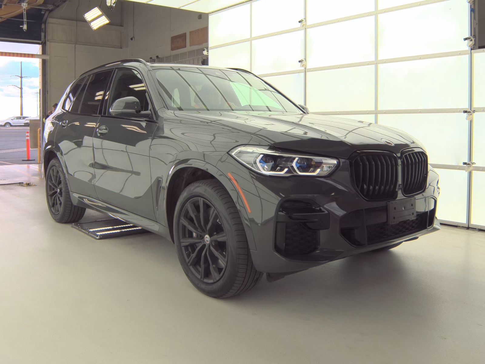 2023 BMW X5 M50i AWD
