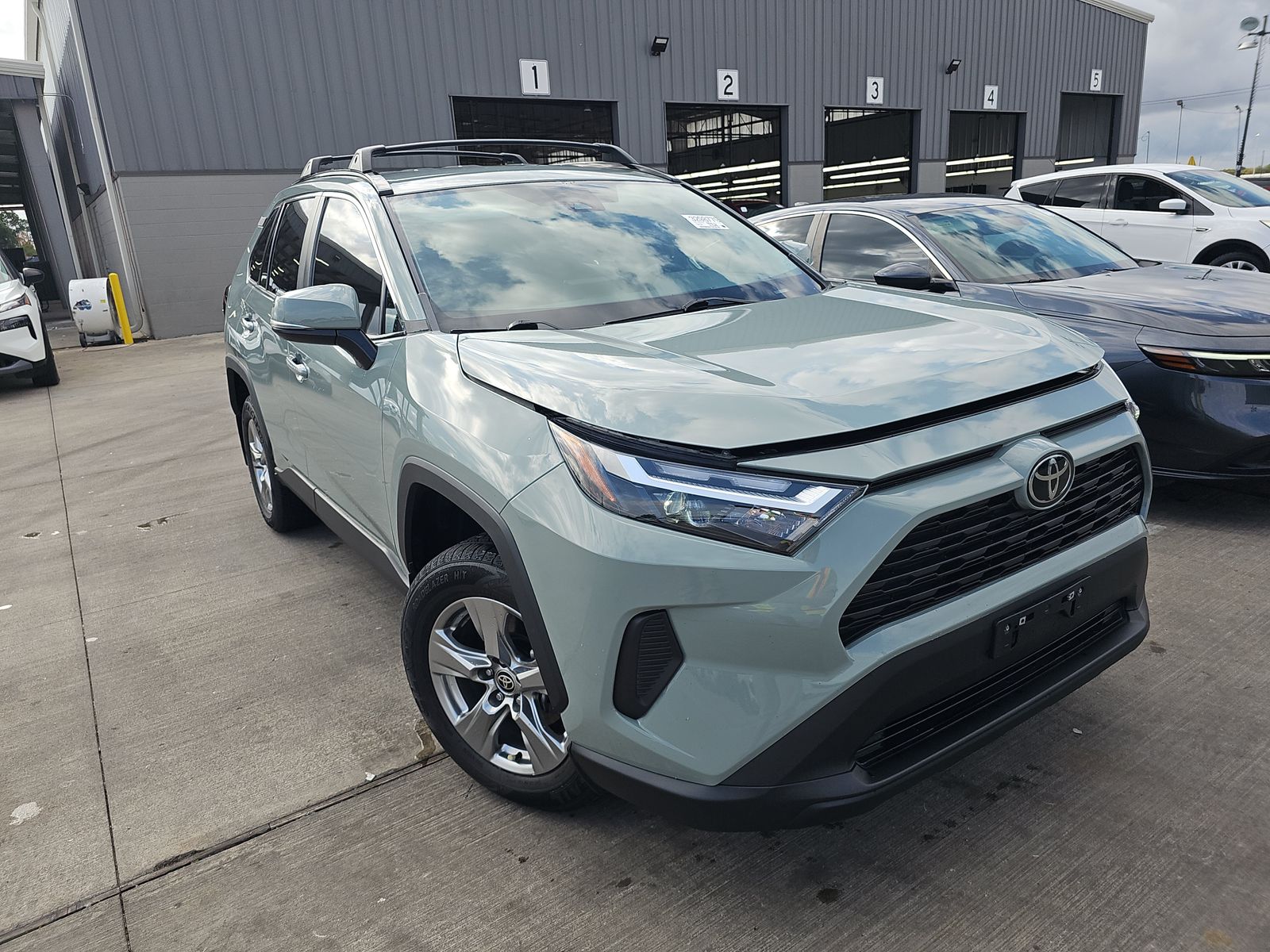 2023 Toyota RAV4 XLE FWD