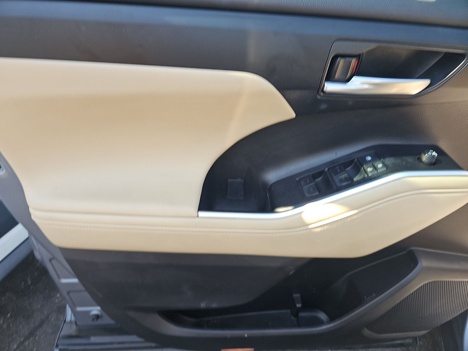 2023 Toyota Highlander XLE FWD