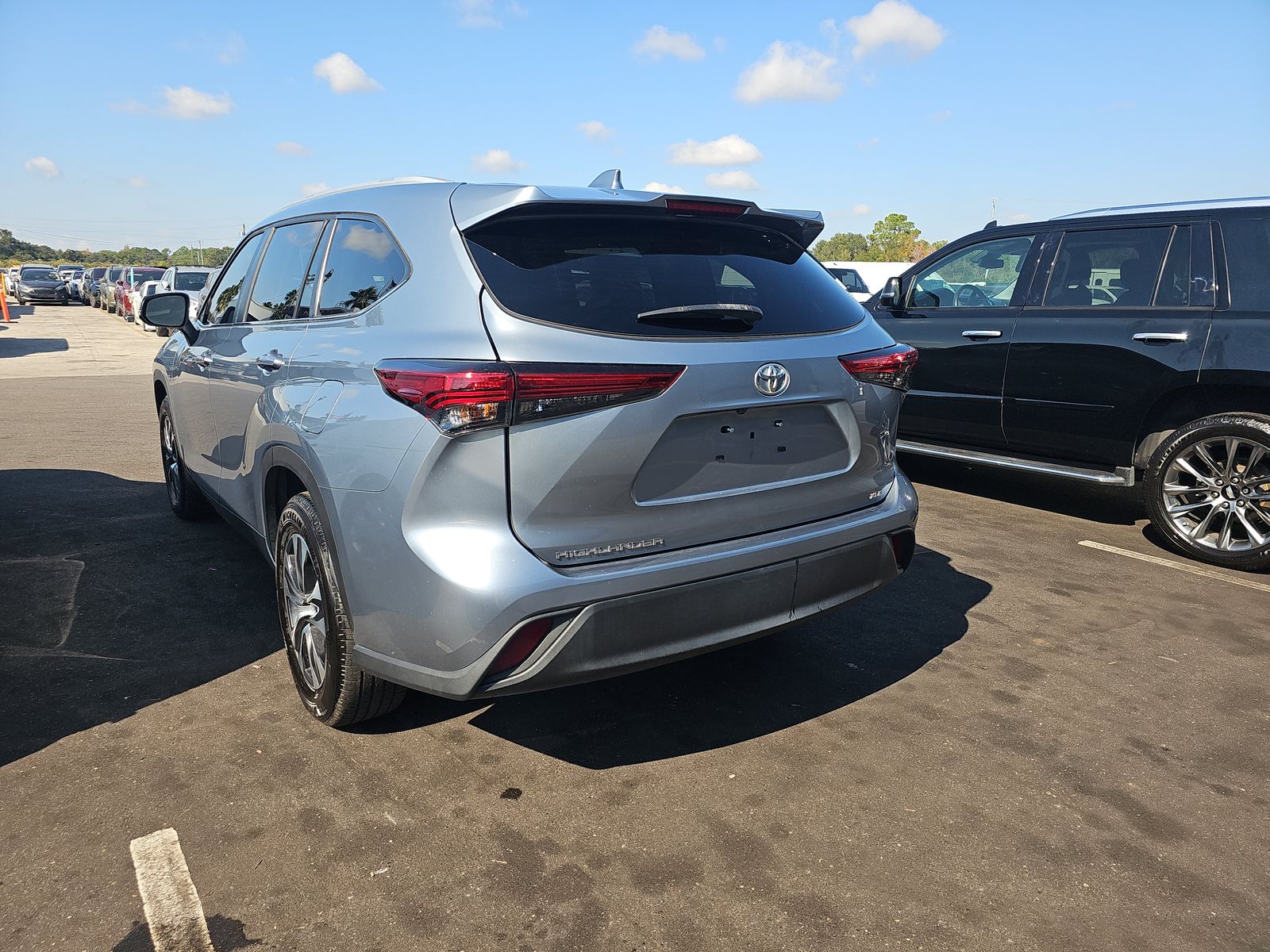 2023 Toyota Highlander XLE FWD