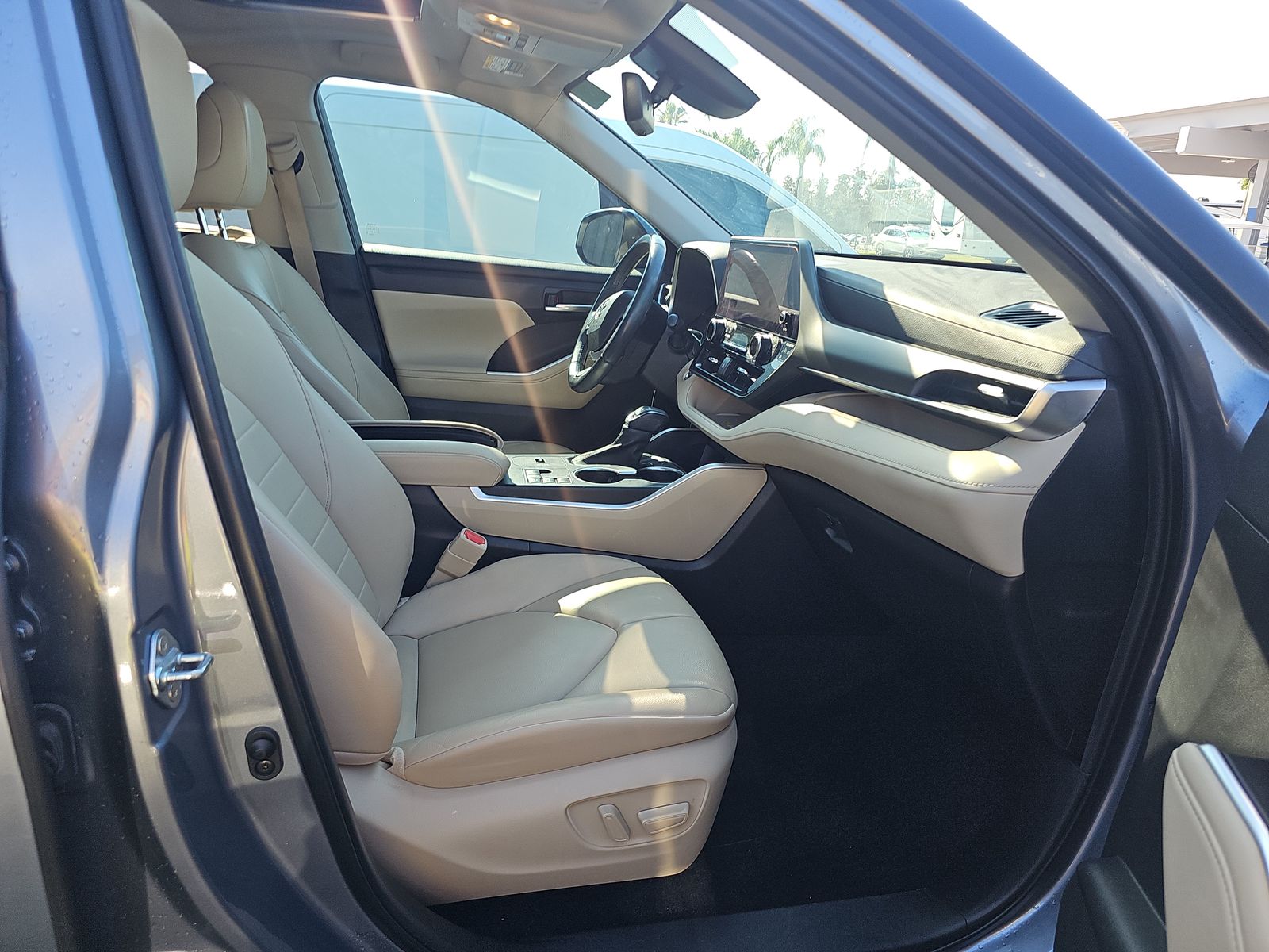 2023 Toyota Highlander XLE FWD