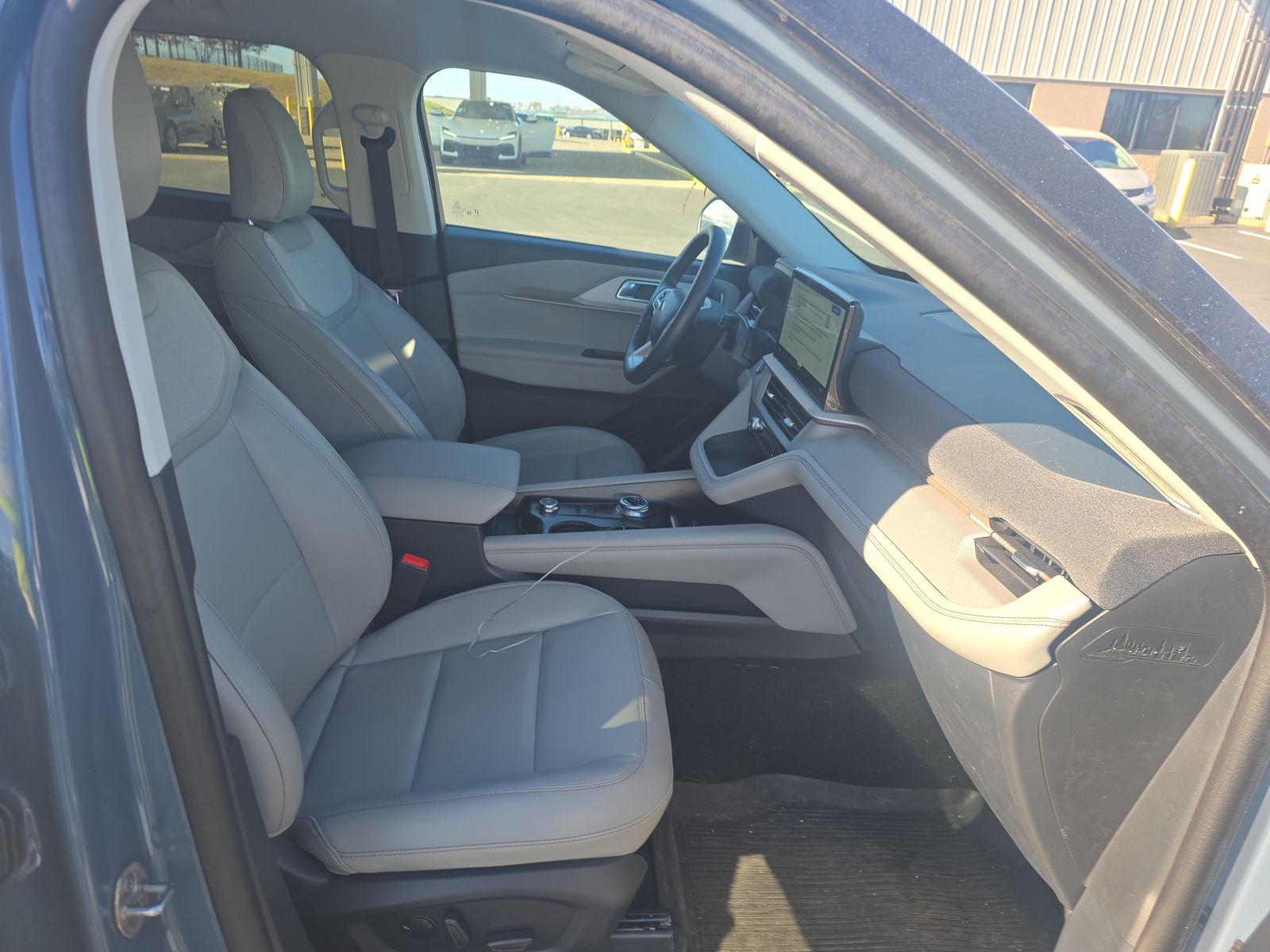 2025 Ford Explorer Active AWD