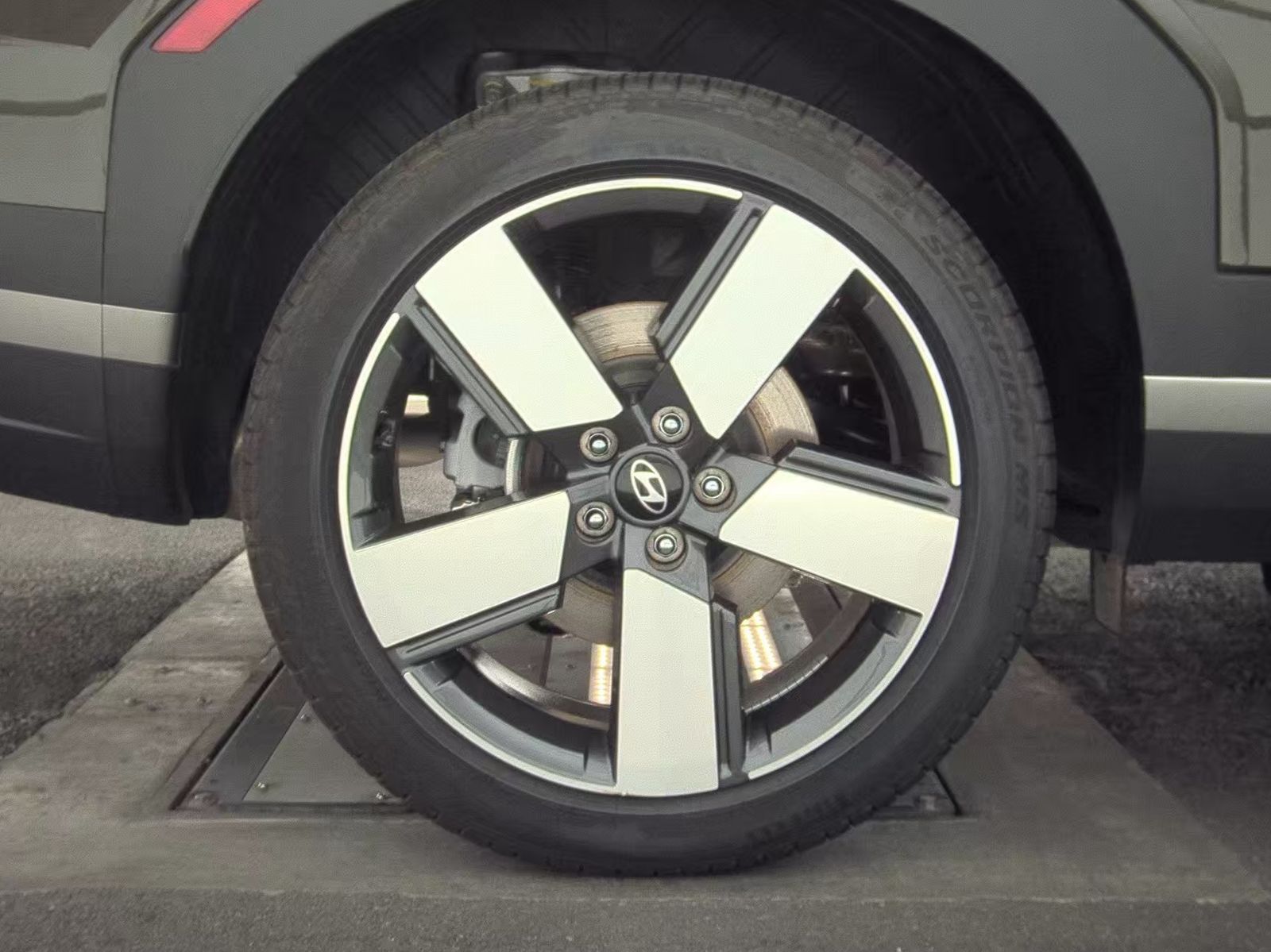 2025 Hyundai Santa Fe Hybrid Limited FWD