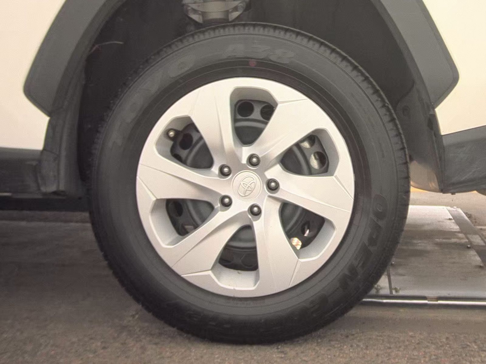 2025 Toyota RAV4 LE FWD