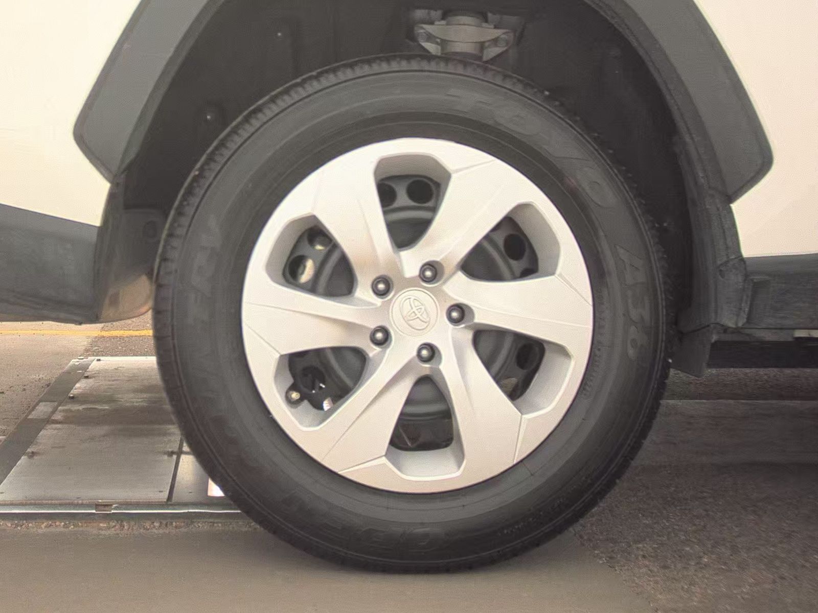 2025 Toyota RAV4 LE FWD