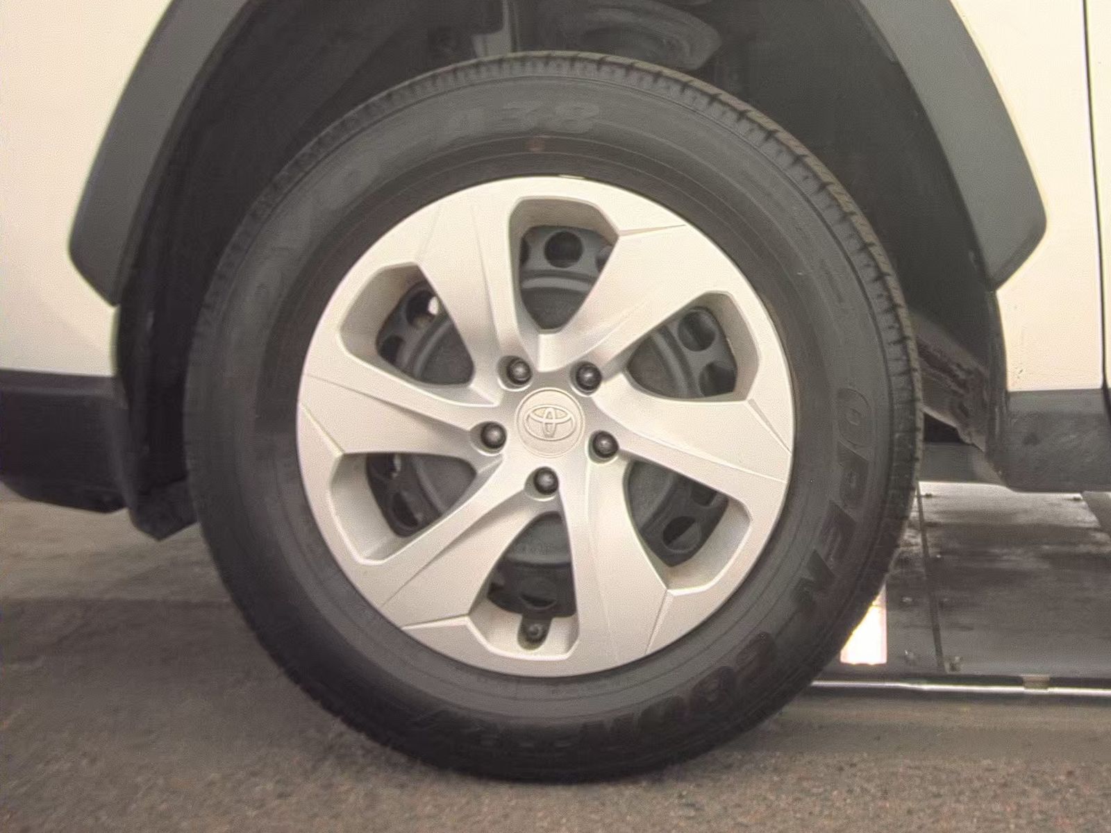 2025 Toyota RAV4 LE FWD