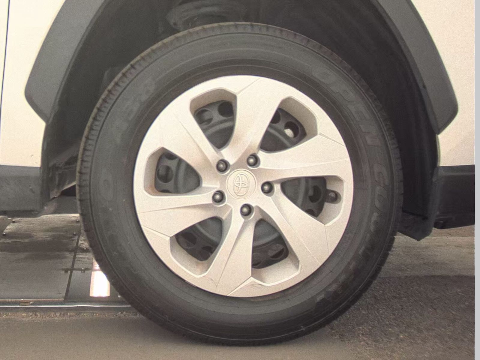 2025 Toyota RAV4 LE FWD