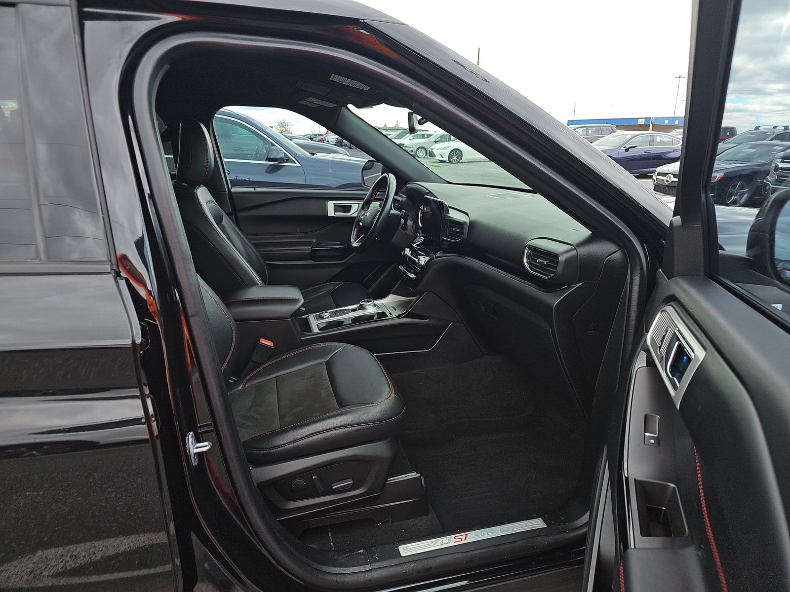 2022 Ford Explorer ST-Line AWD