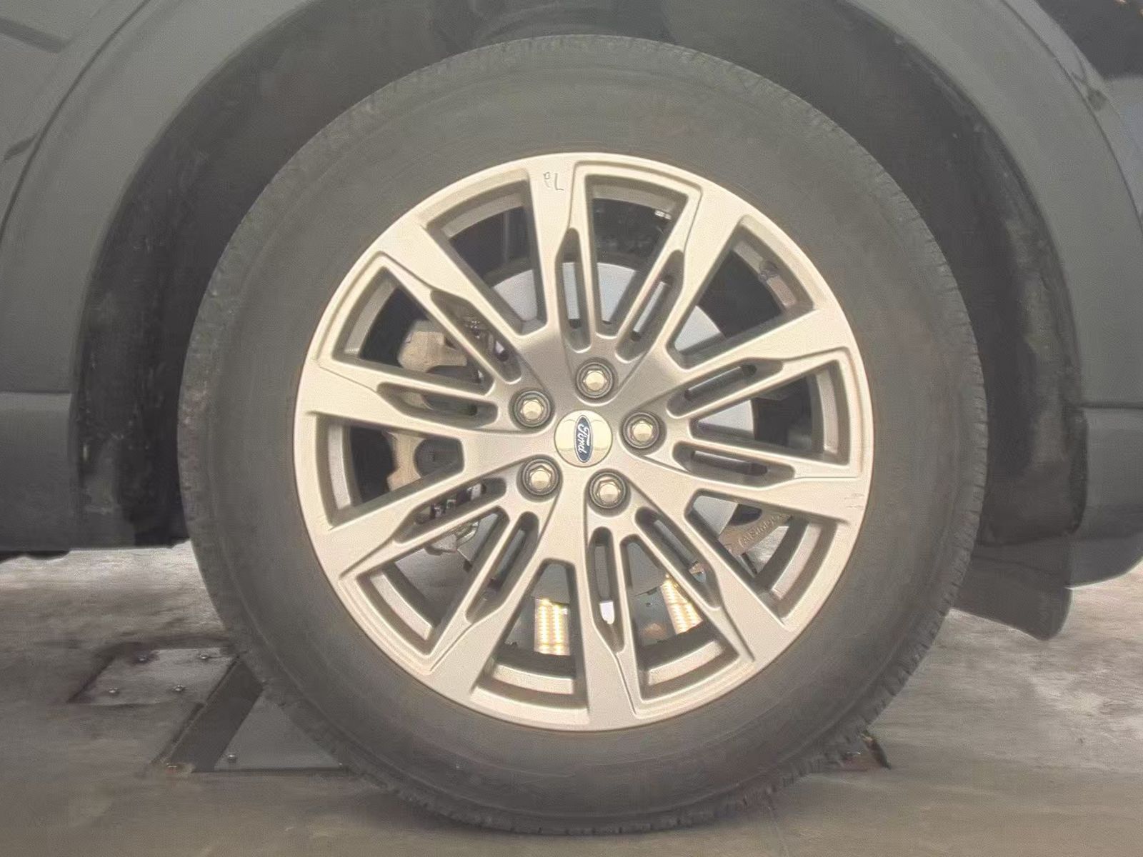 2025 Ford Explorer Platinum RWD