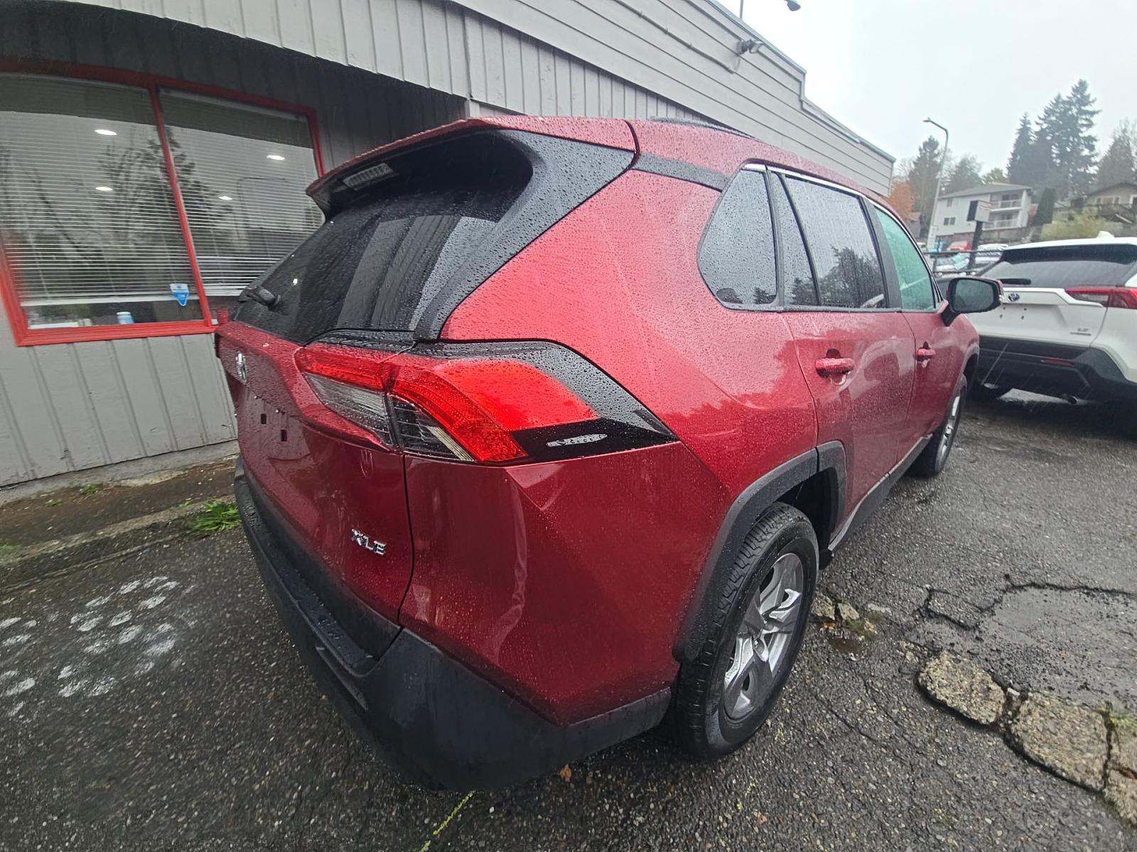 2025 Toyota RAV4 XLE FWD