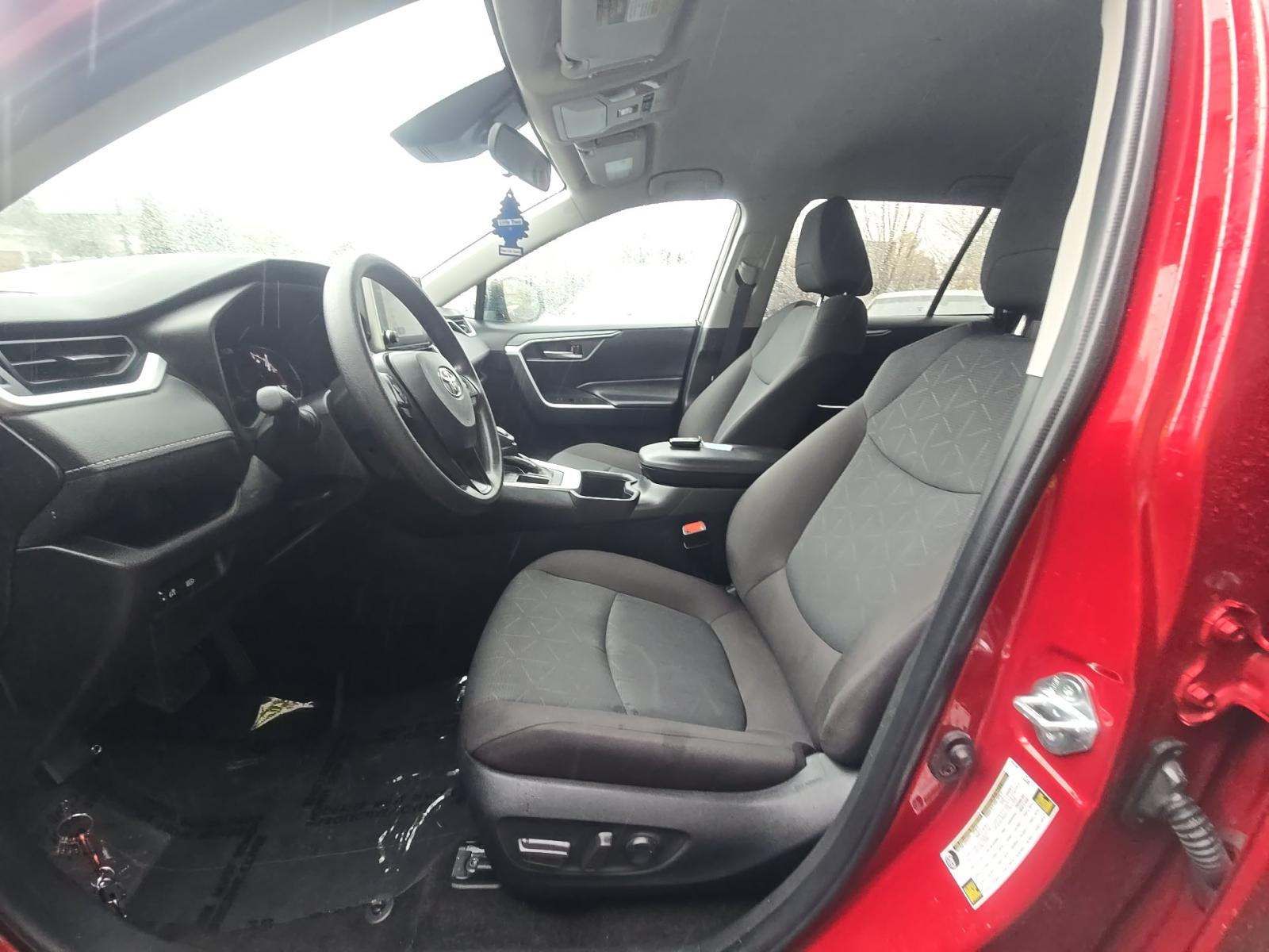 2025 Toyota RAV4 XLE FWD