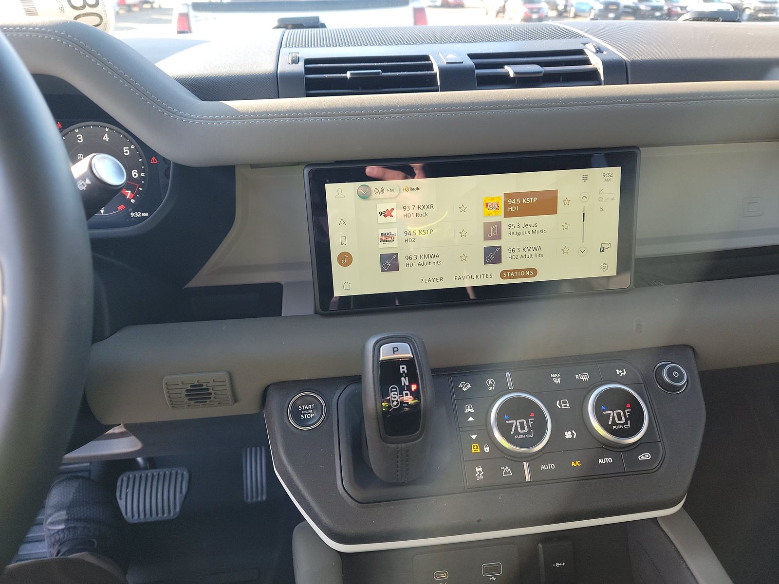 2024 Land Rover Defender 90 X-Dynamic SE AWD