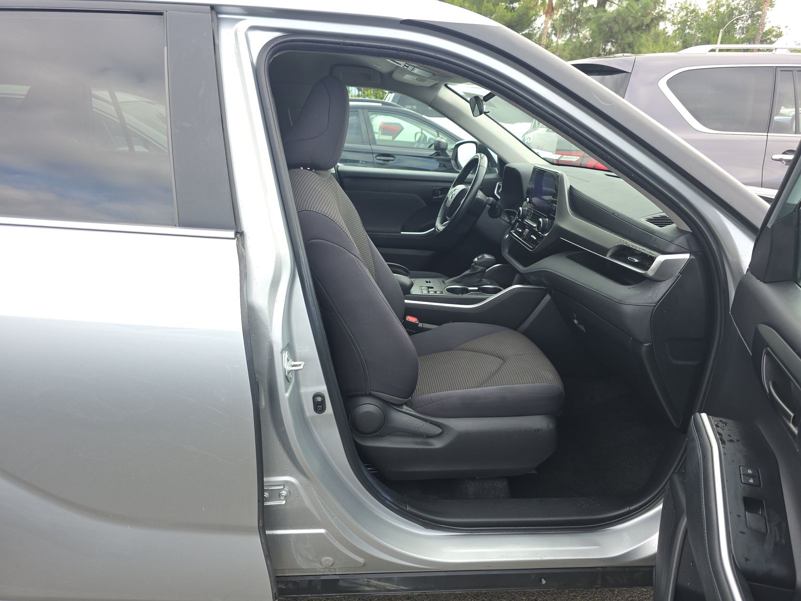 2024 Toyota Highlander LE FWD