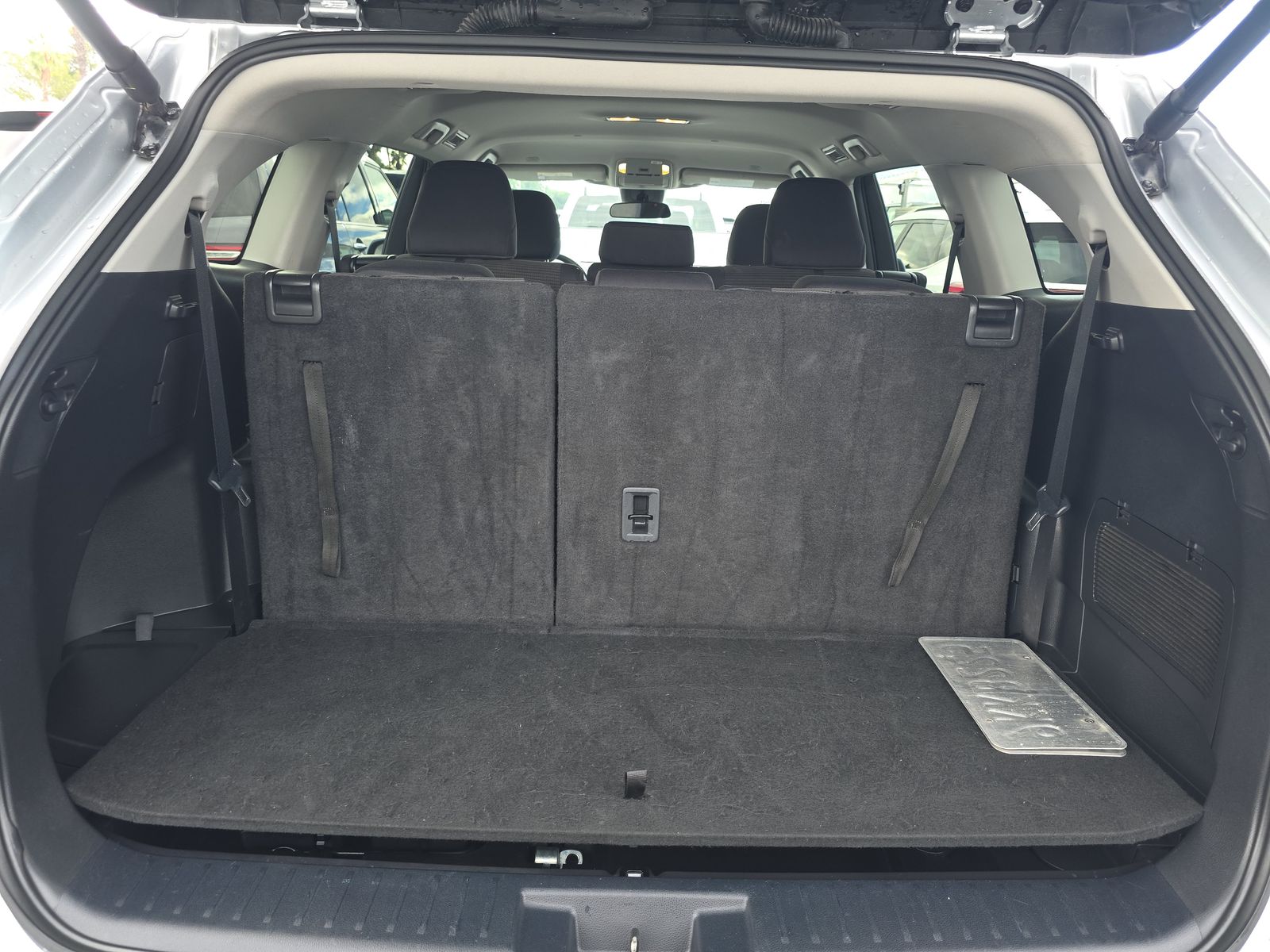 2024 Toyota Highlander LE FWD