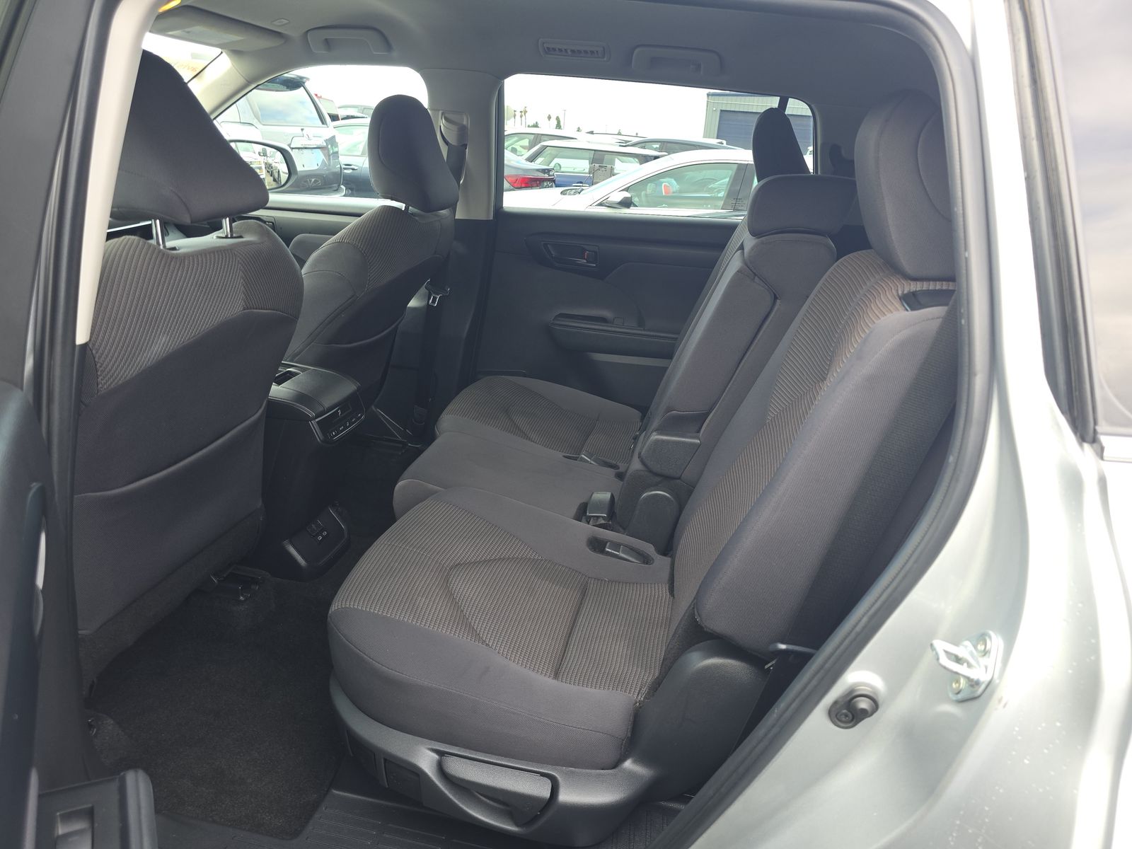 2024 Toyota Highlander LE FWD