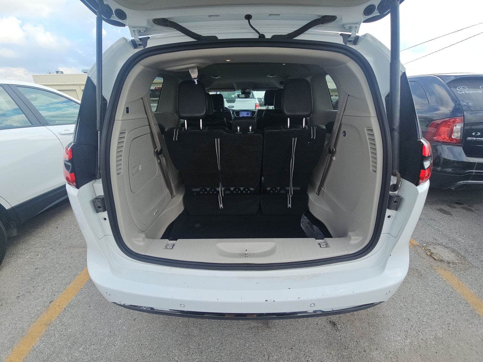 2024 Chrysler Pacifica Hybrid Select FWD