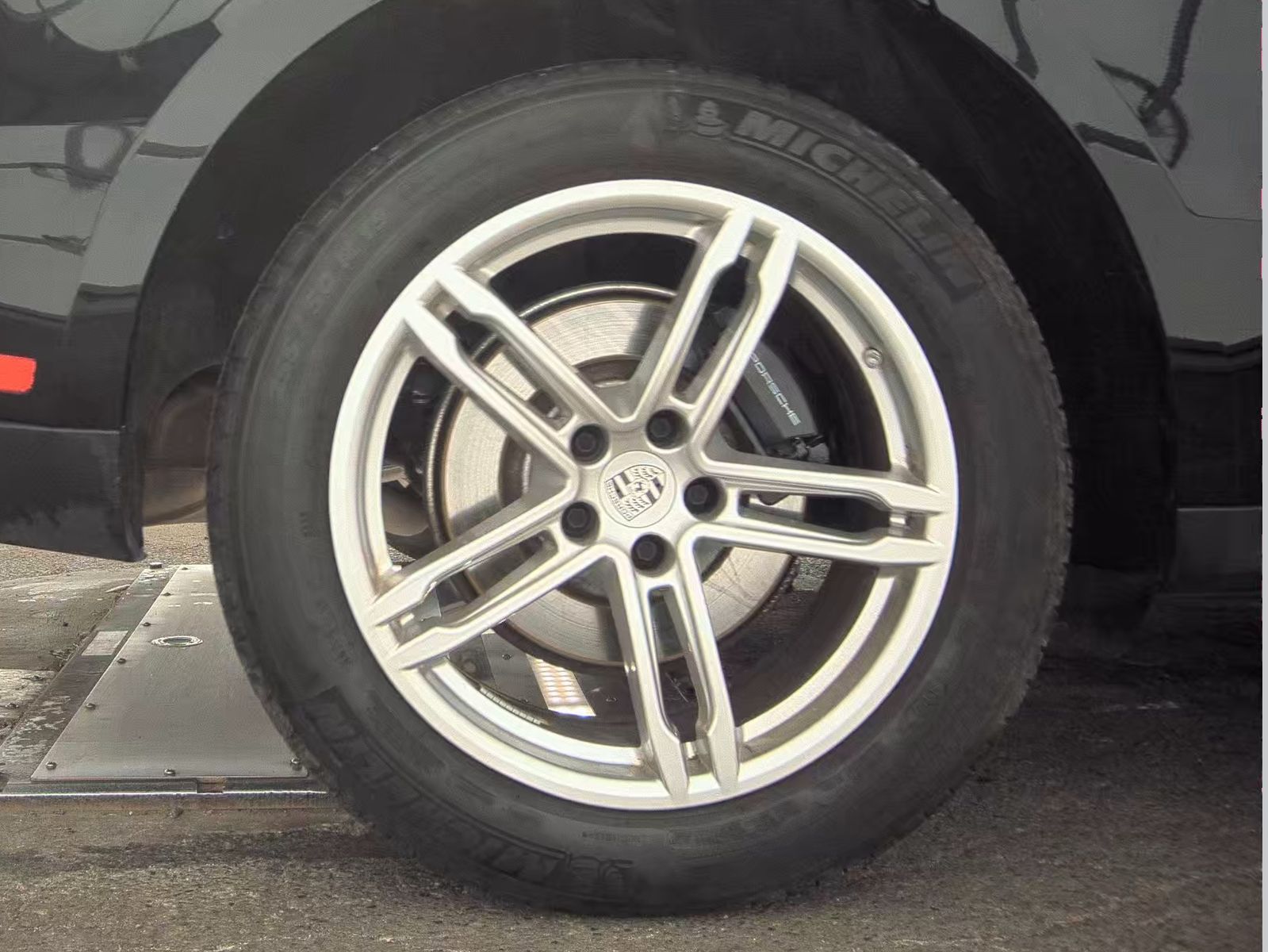 2024 Porsche Macan Base AWD