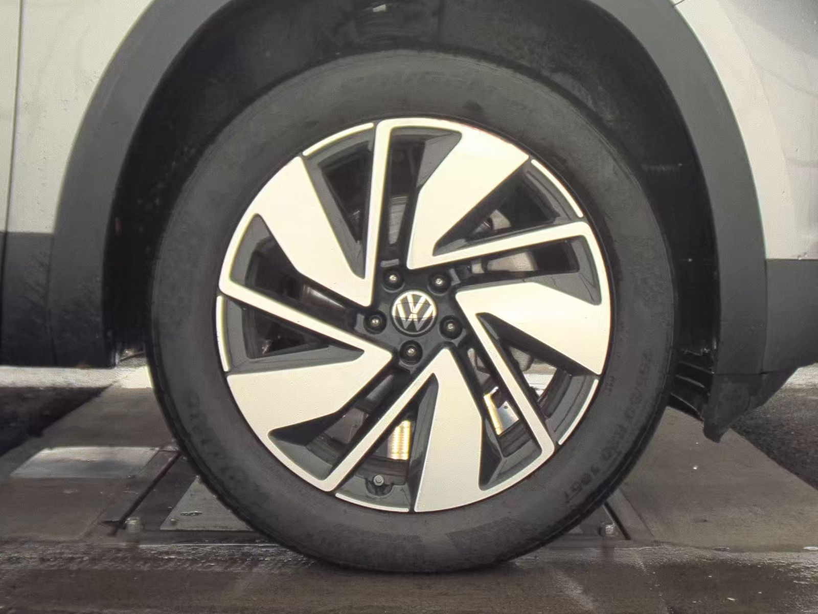 2024 Volkswagen Atlas 2.0T SE AWD