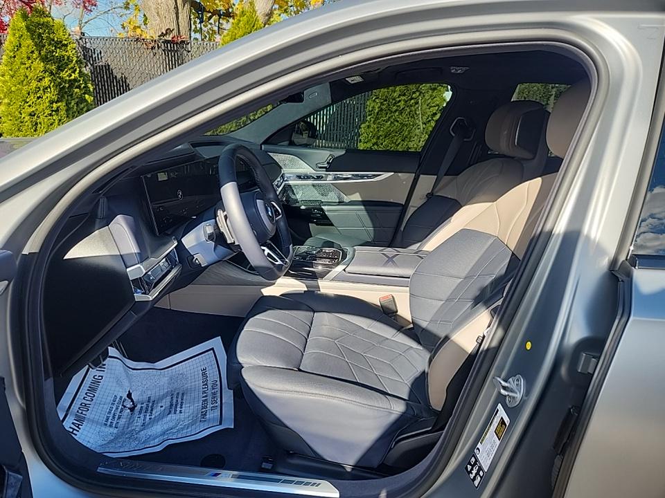2025 BMW 7 Series 760i xDrive AWD